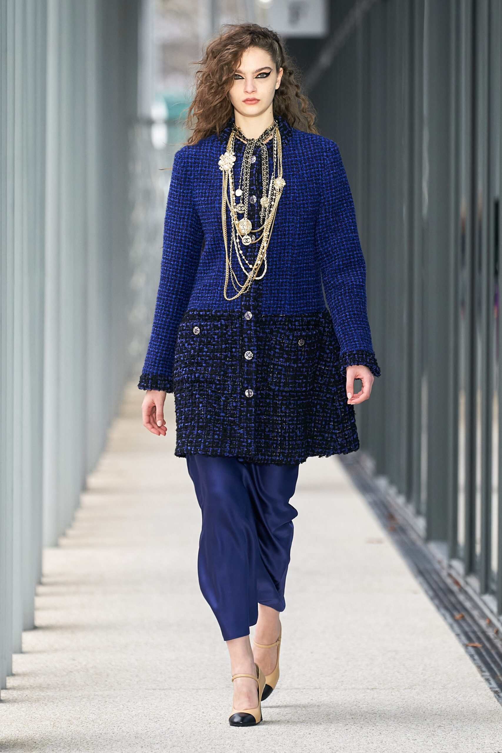 Chanel F/W 22 Look 141