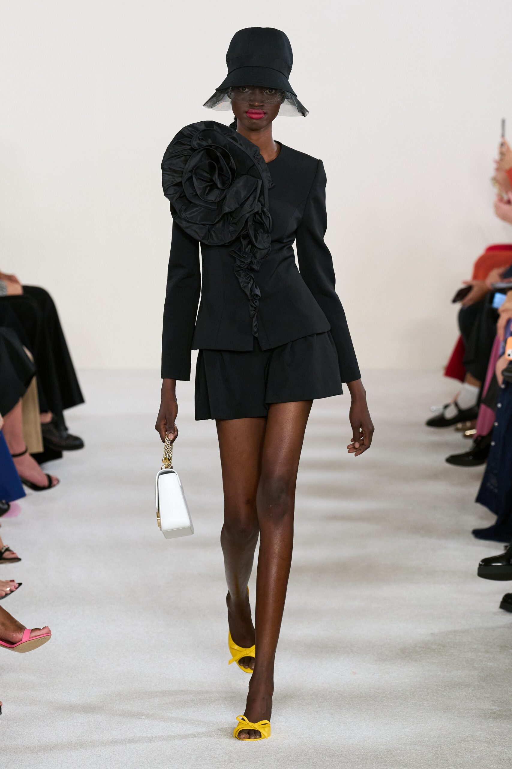 Carolina Herrera S/S 23 Look 124