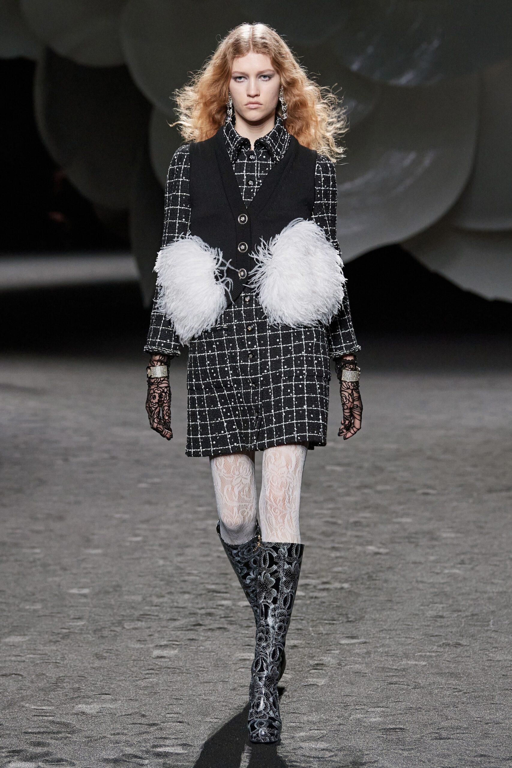 Chanel F/W 23 Look 185
