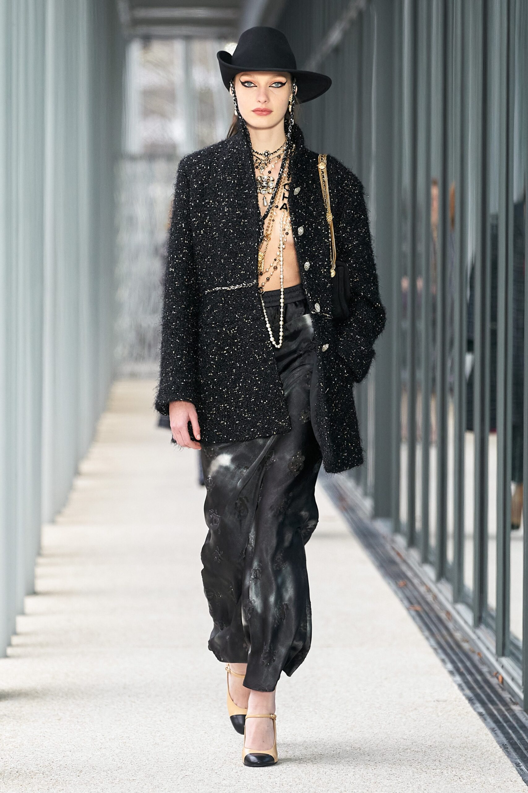 Chanel F/W 22 Look 203
