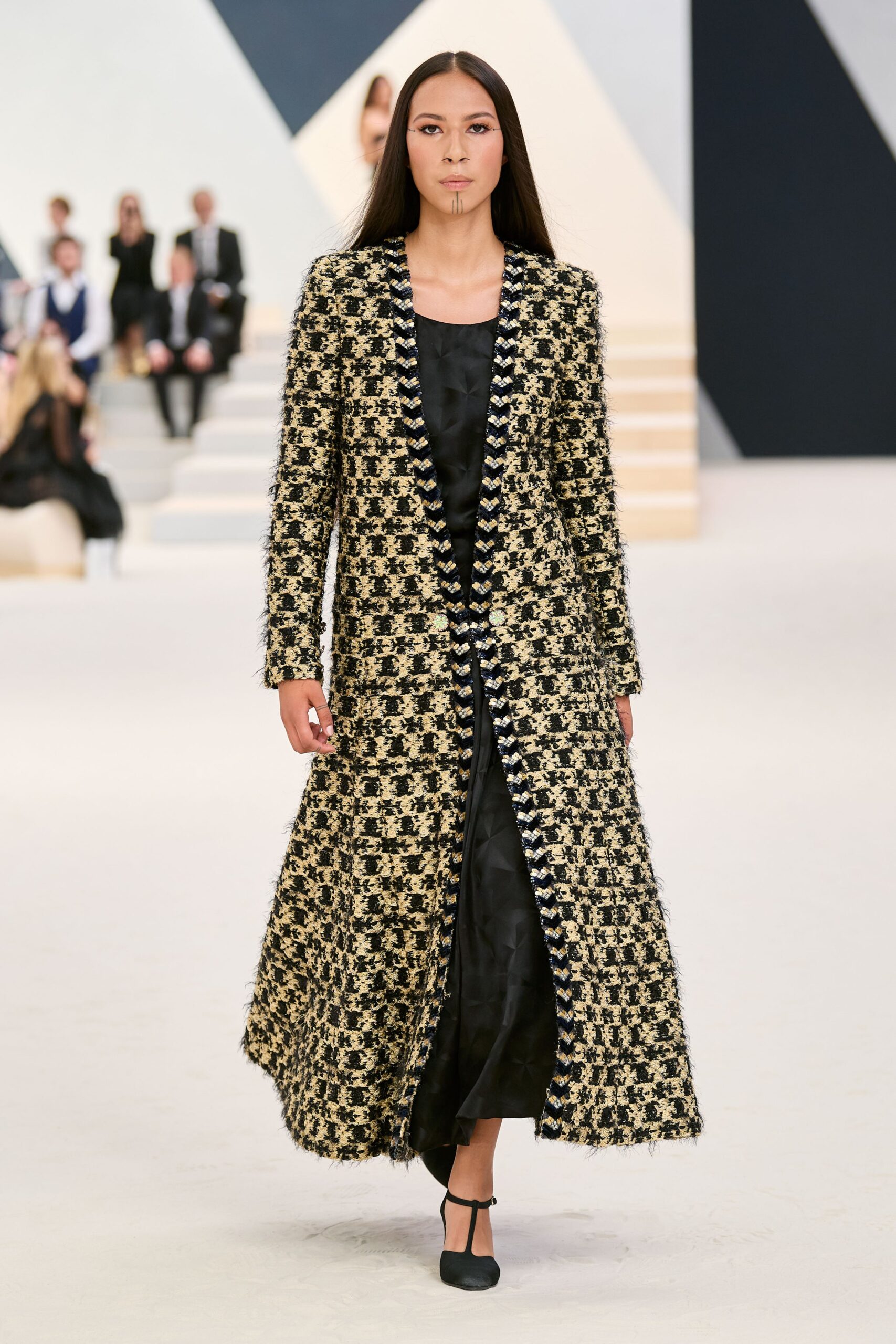 Chanel F/W 22 Couture Look 274