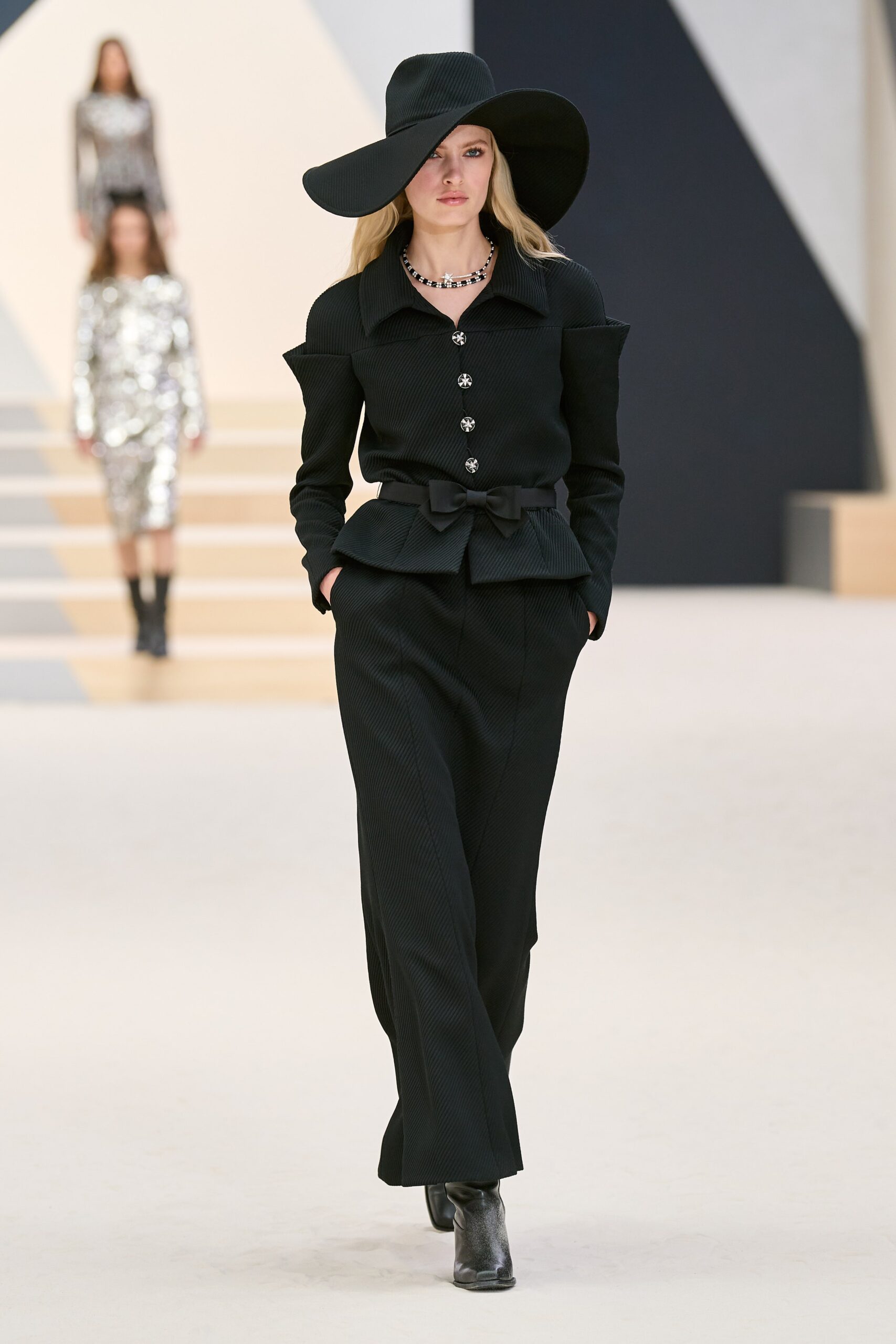 Chanel F/W 22 Couture Look 357