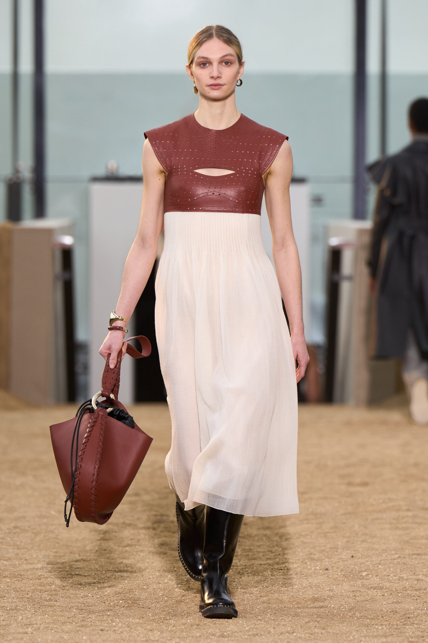 Chloé F/W 22 Look 329