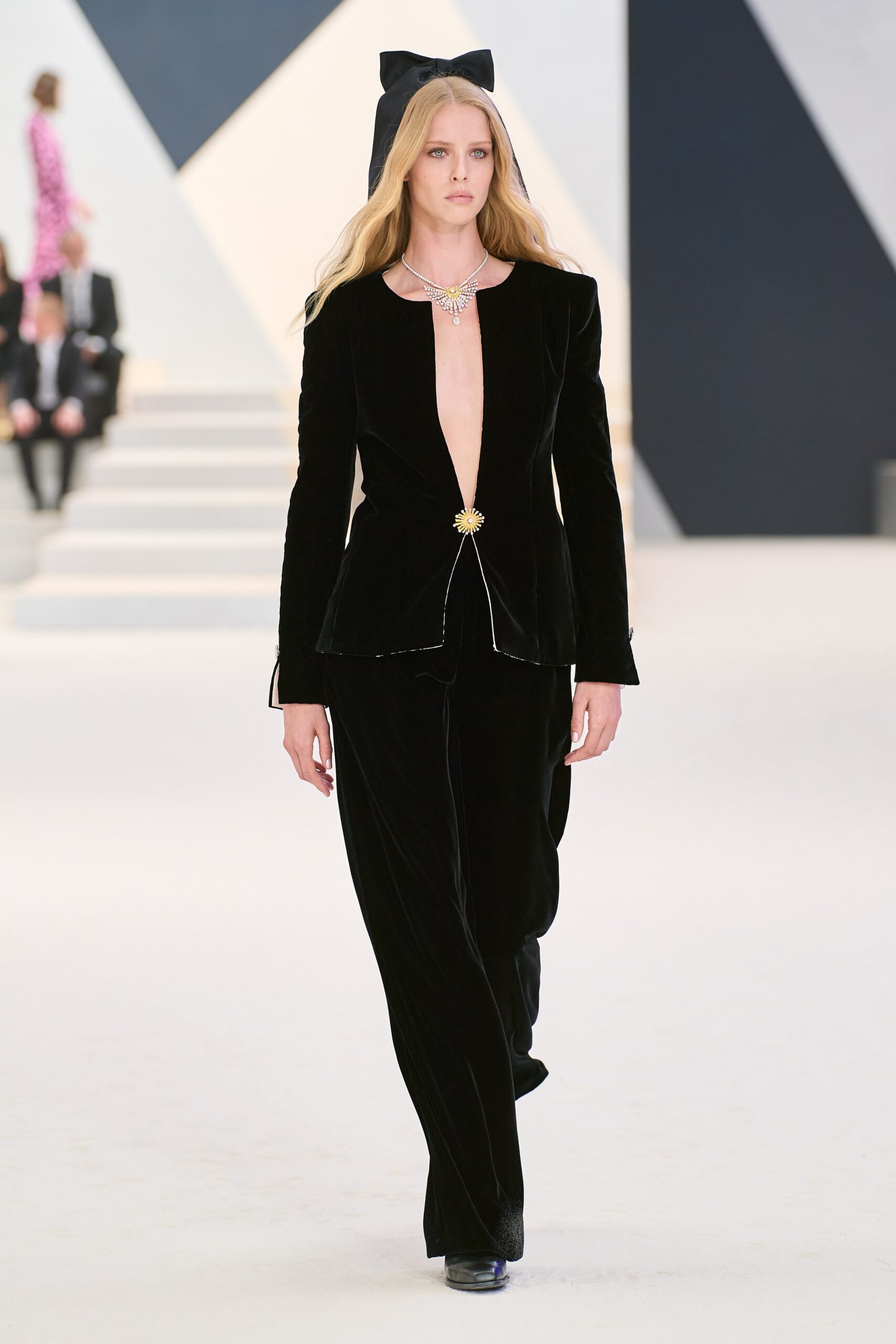 Chanel F/W 22 Couture Look 362