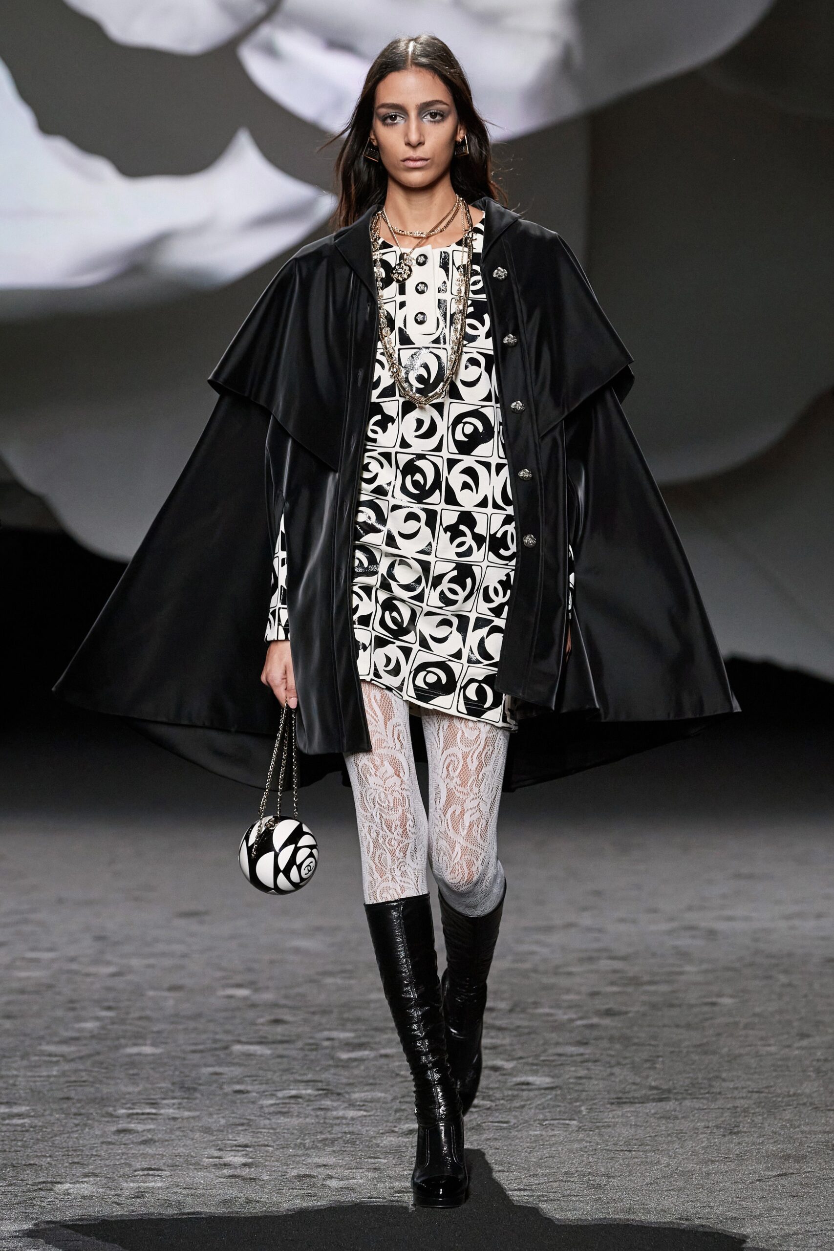 Chanel F/W 23 Look 300