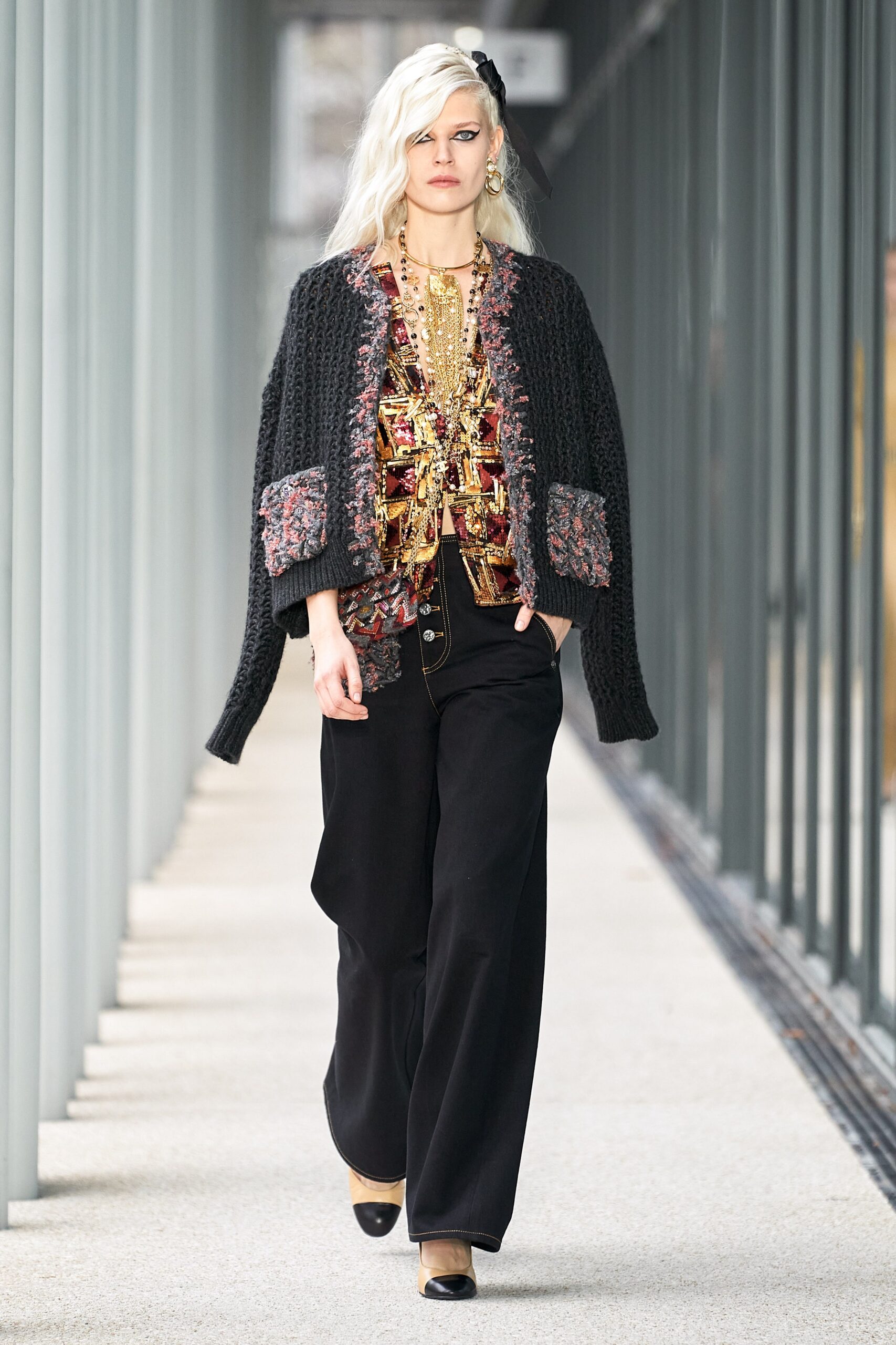 Chanel F/W 22 Look 339