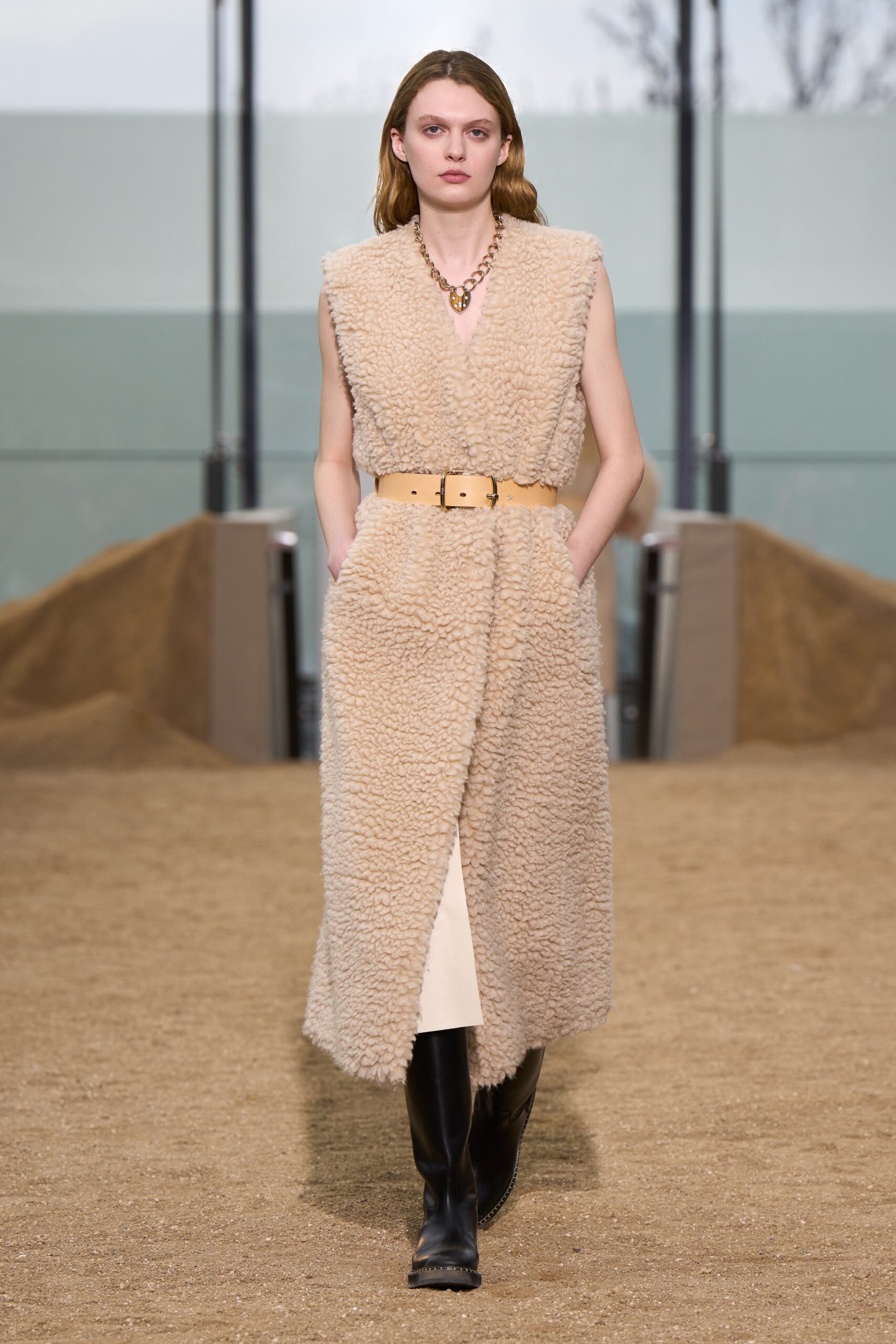 Chloé F/W 22 Look 373