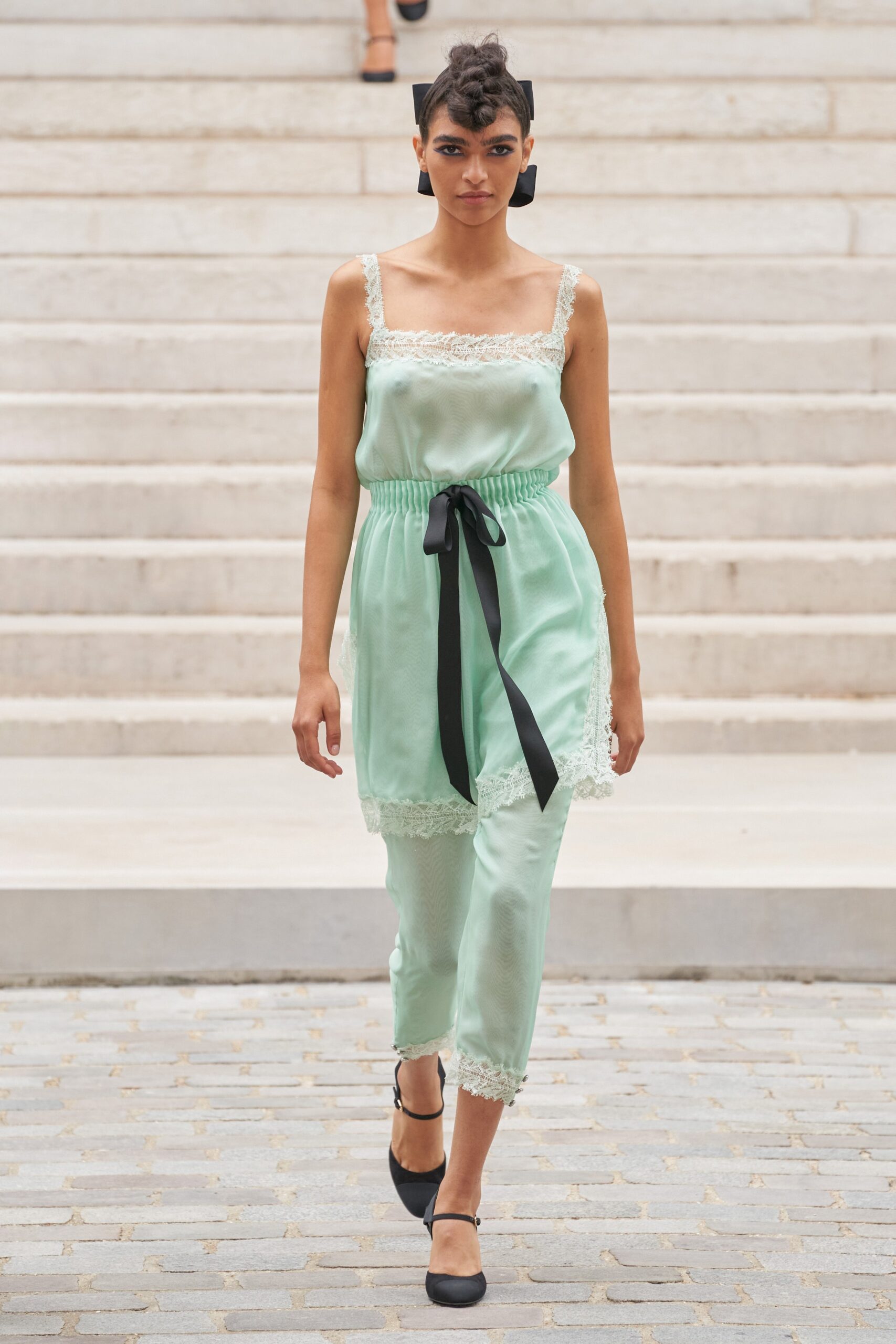 Chanel F/W 21 Couture Look 340