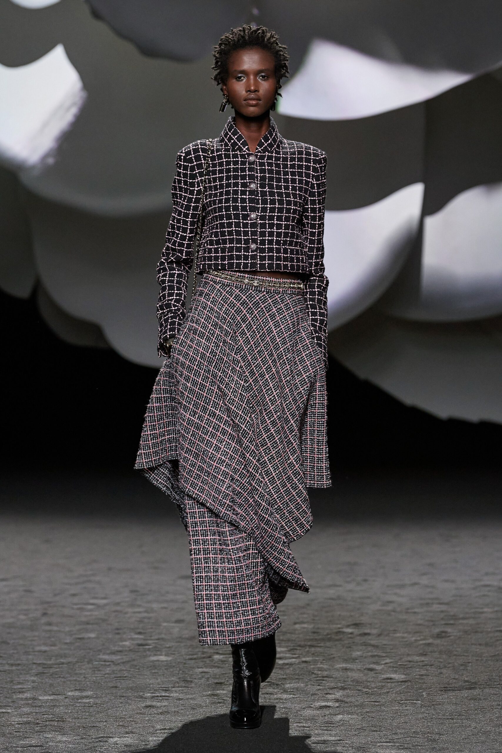 Chanel F/W 23 Look 367