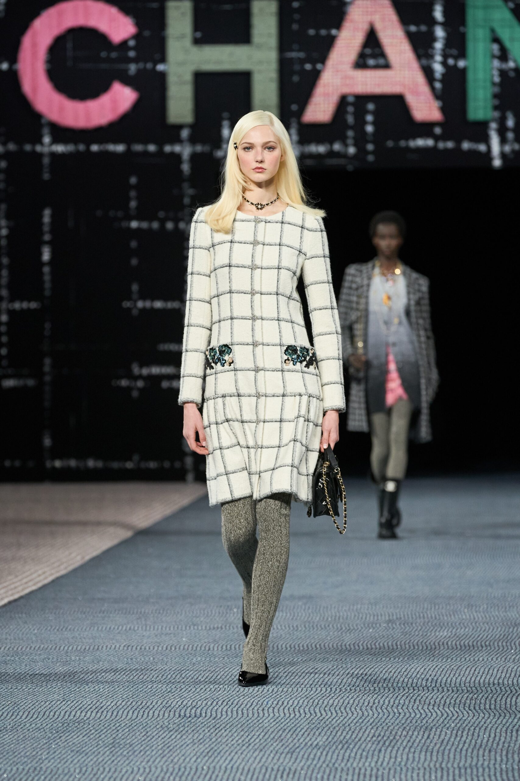 Chanel F/W 22 Look 399