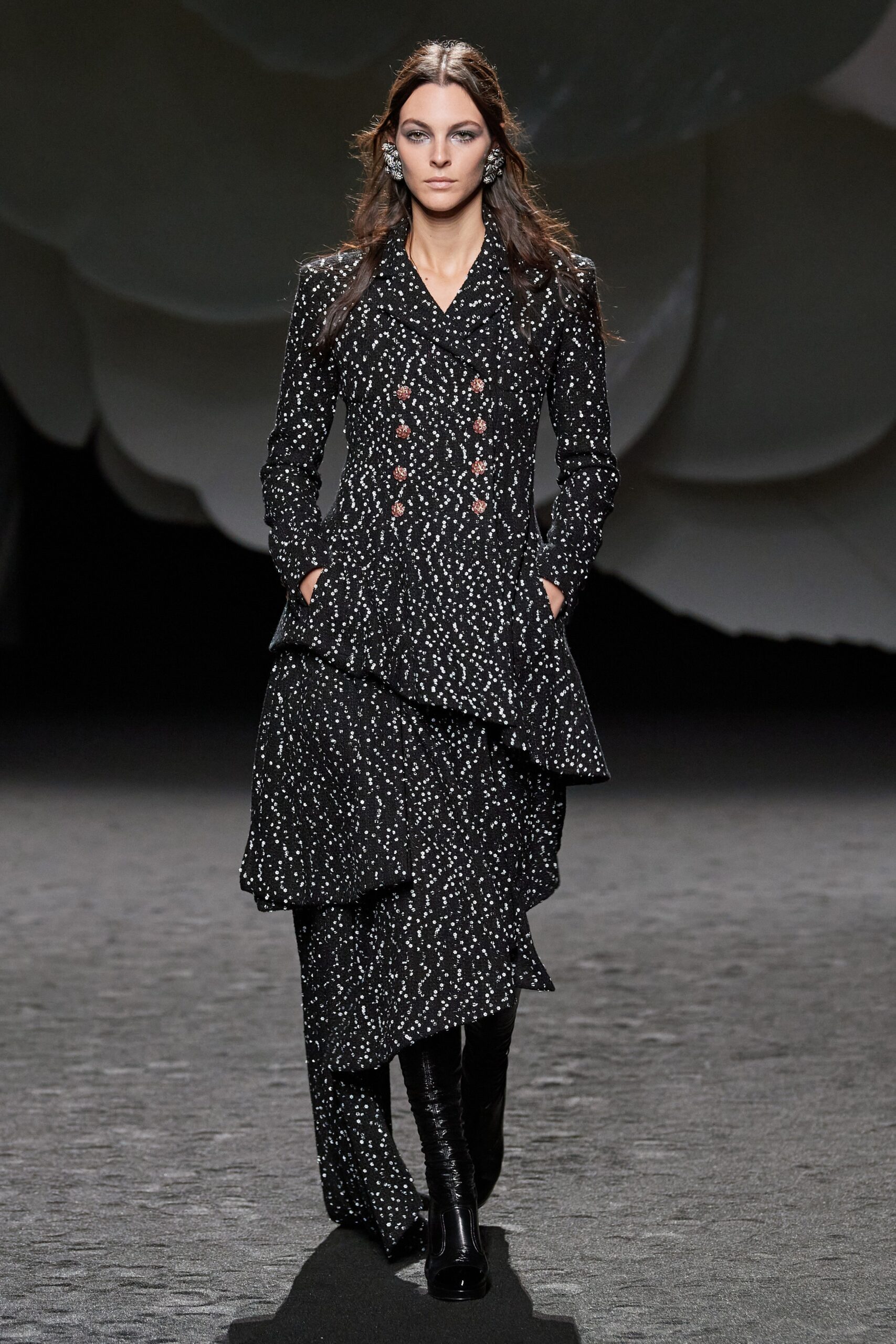 Chanel F/W 23 Look 377