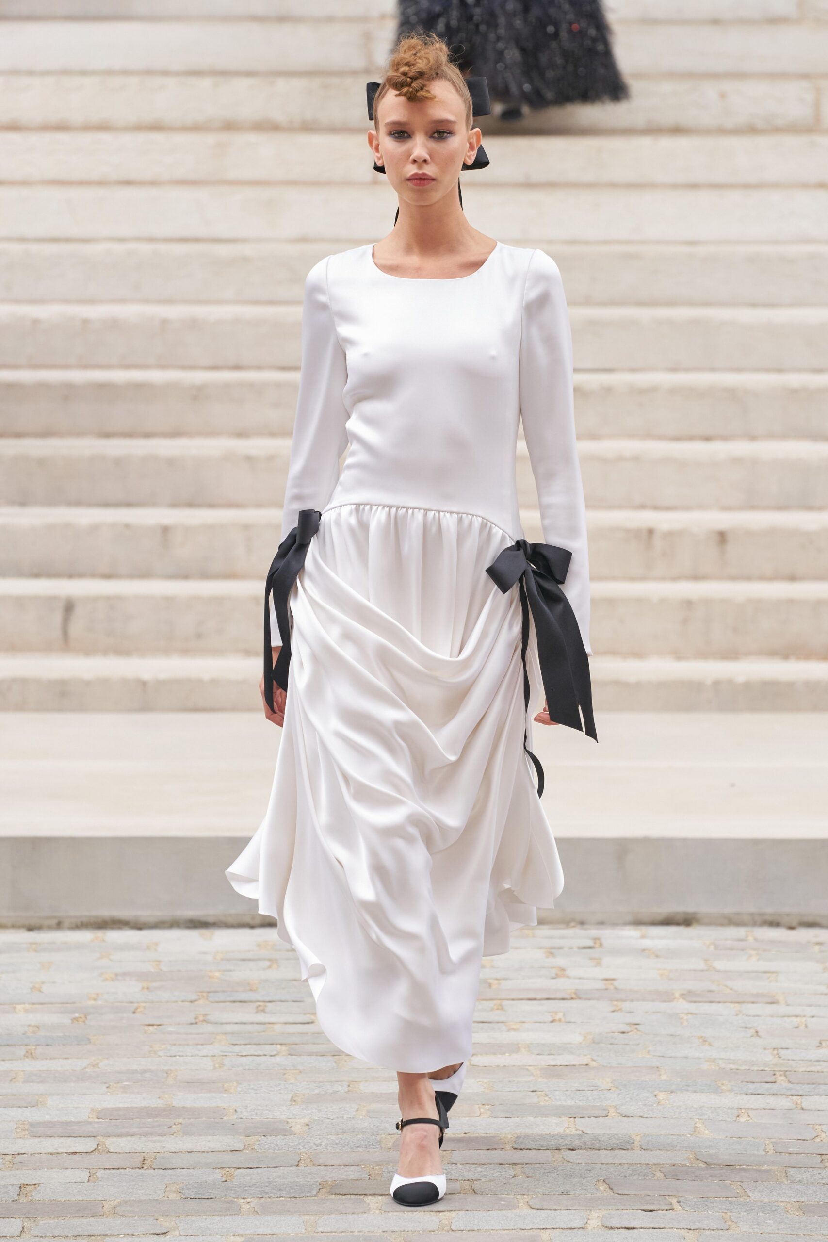 Chanel F/W 21 Couture Look 385
