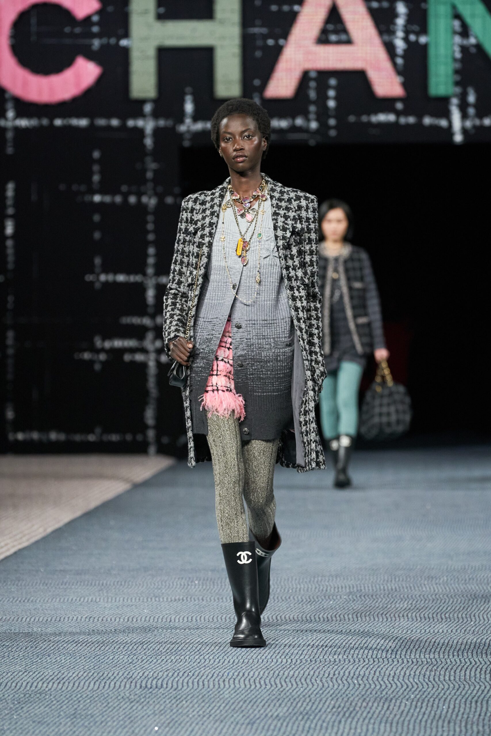 Chanel F/W 22 Look 419
