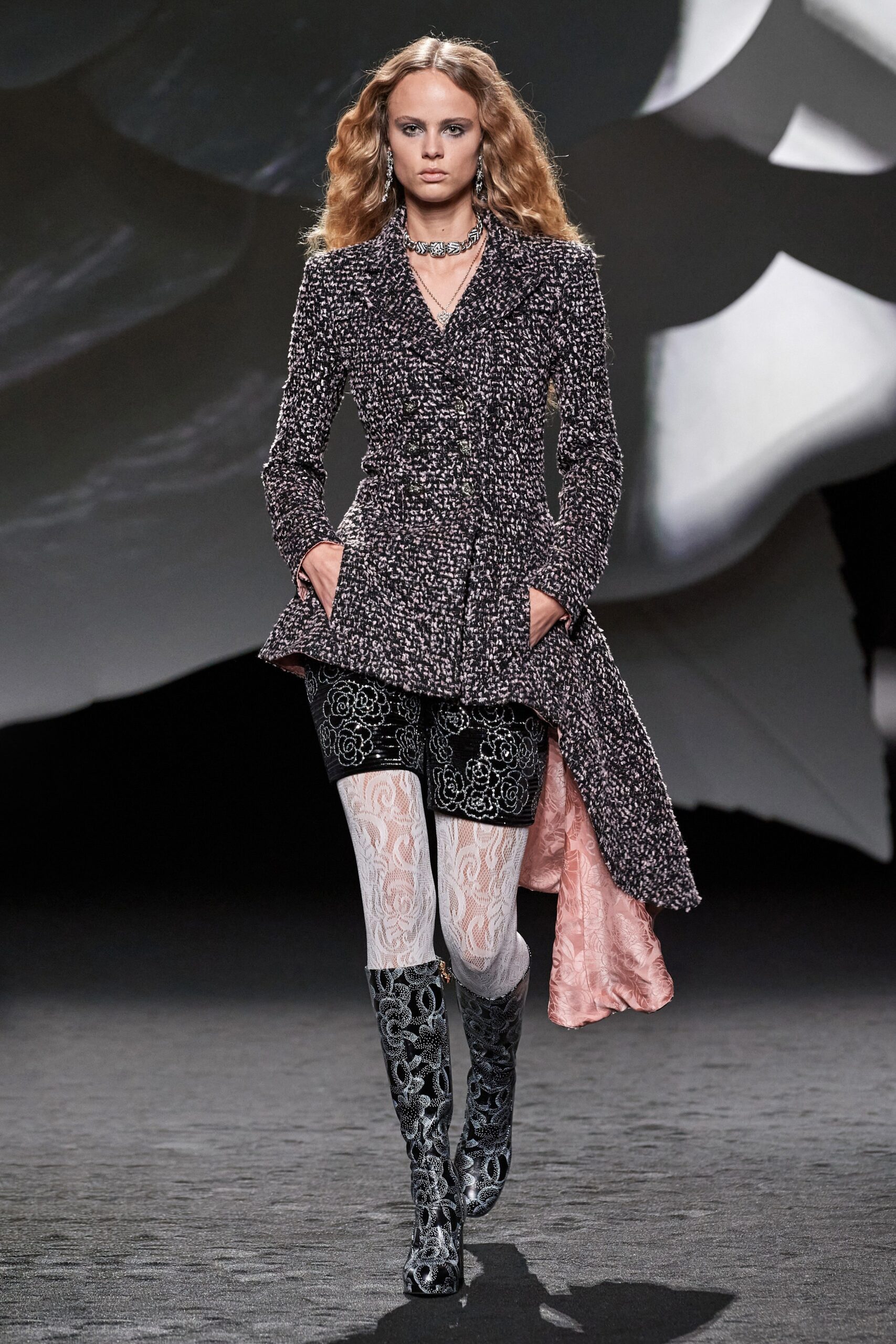 Chanel F/W 23 Look 391