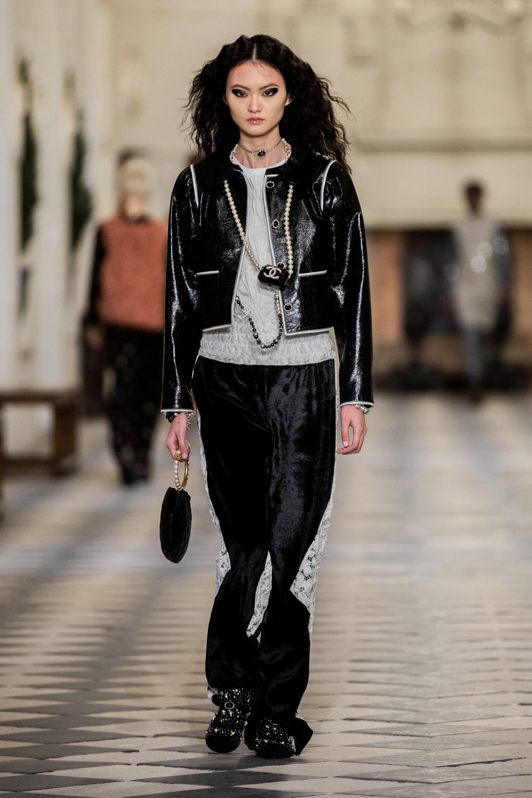 Chanel F/W 21 Look 472