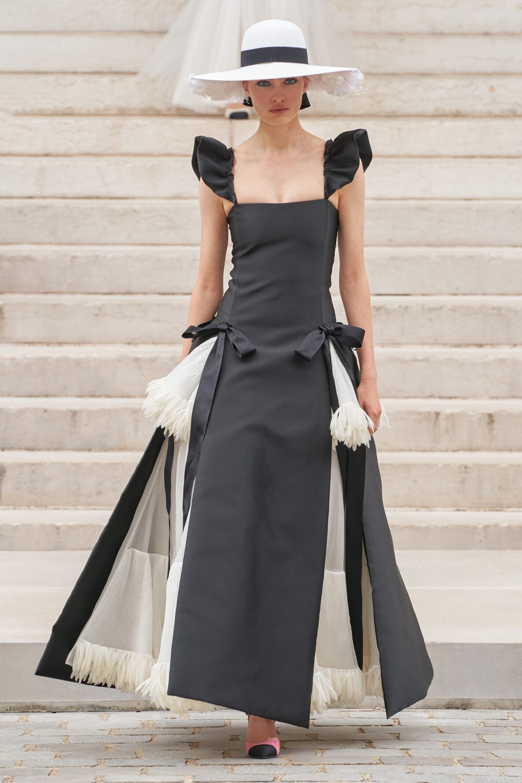 Chanel F/W 21 Couture Look 423