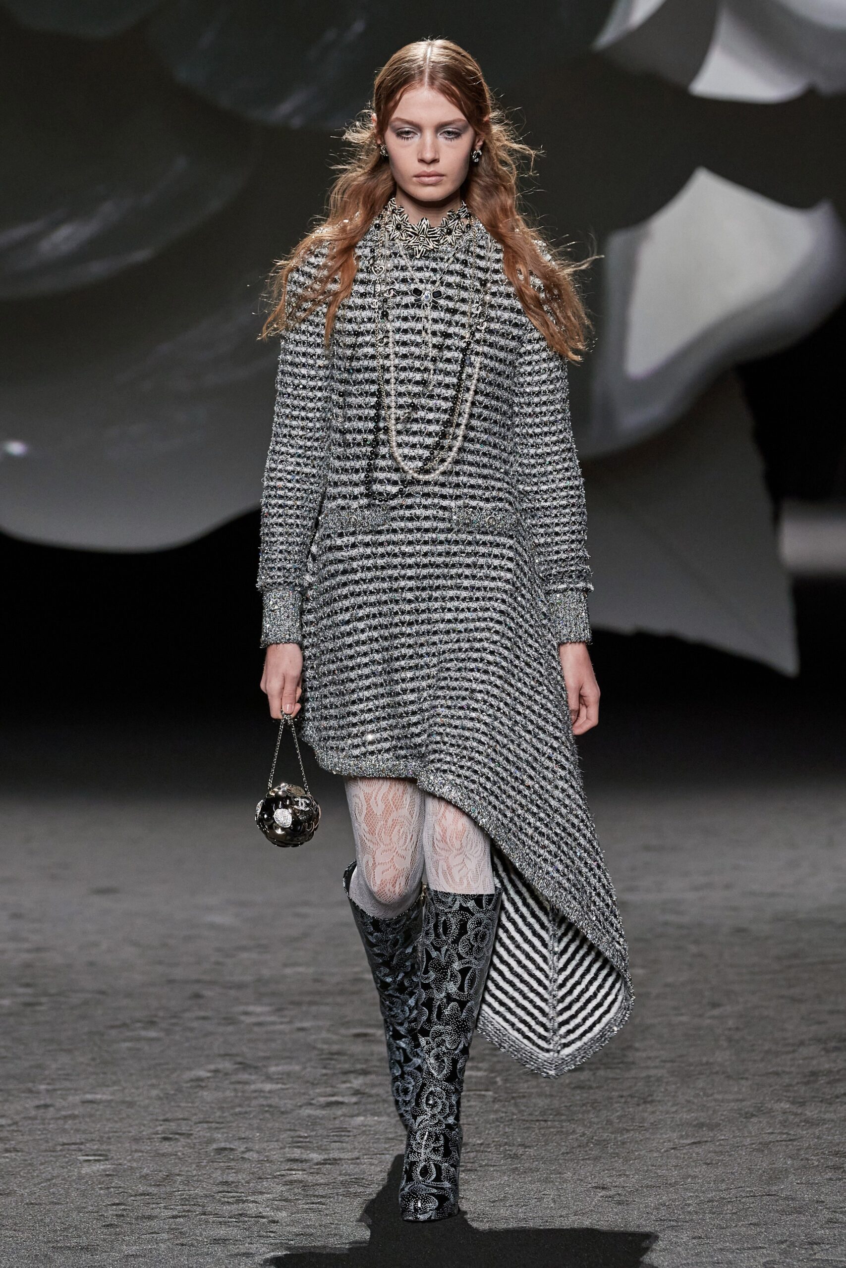 Chanel F/W 23 Look 431