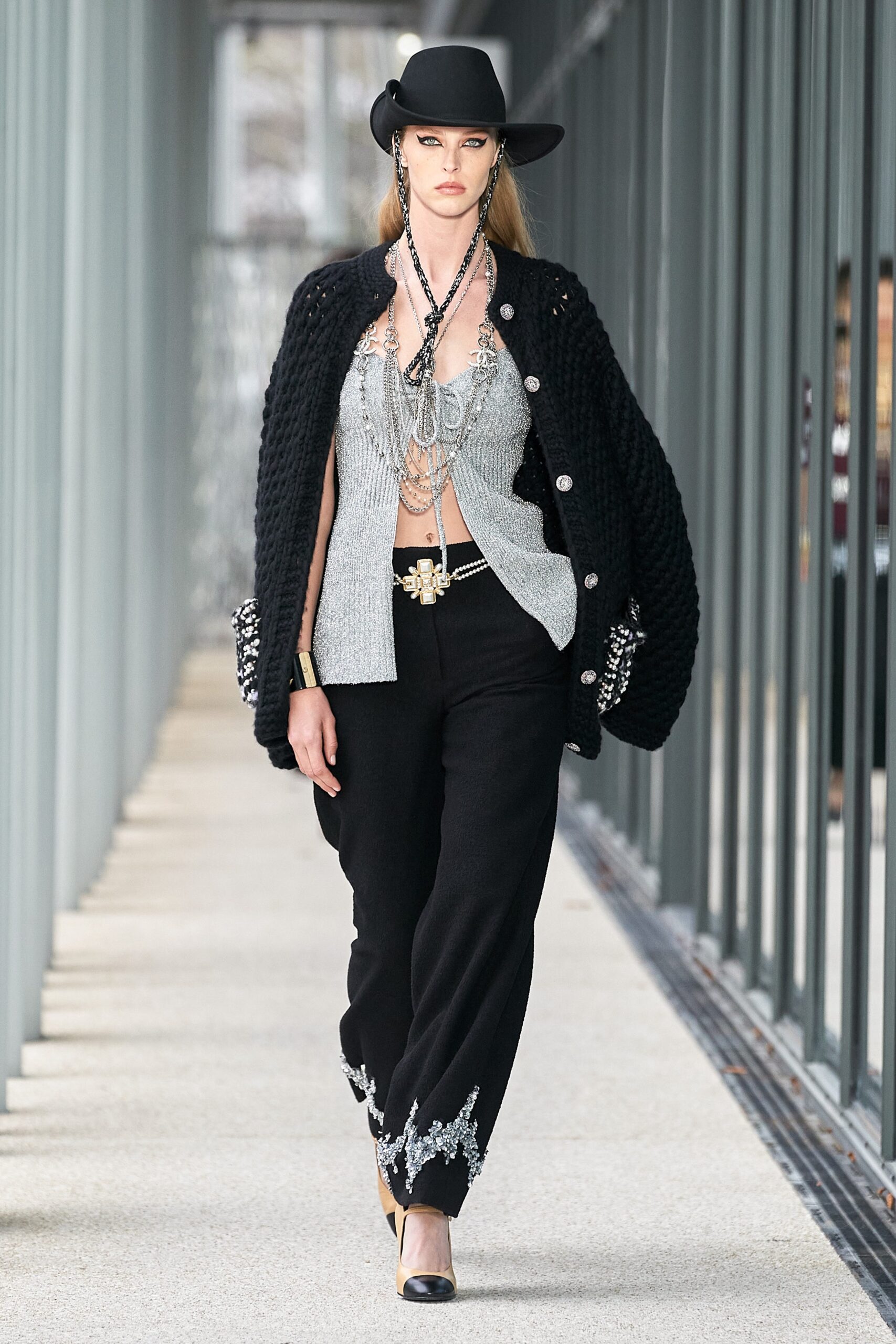Chanel F/W 22 Look 462