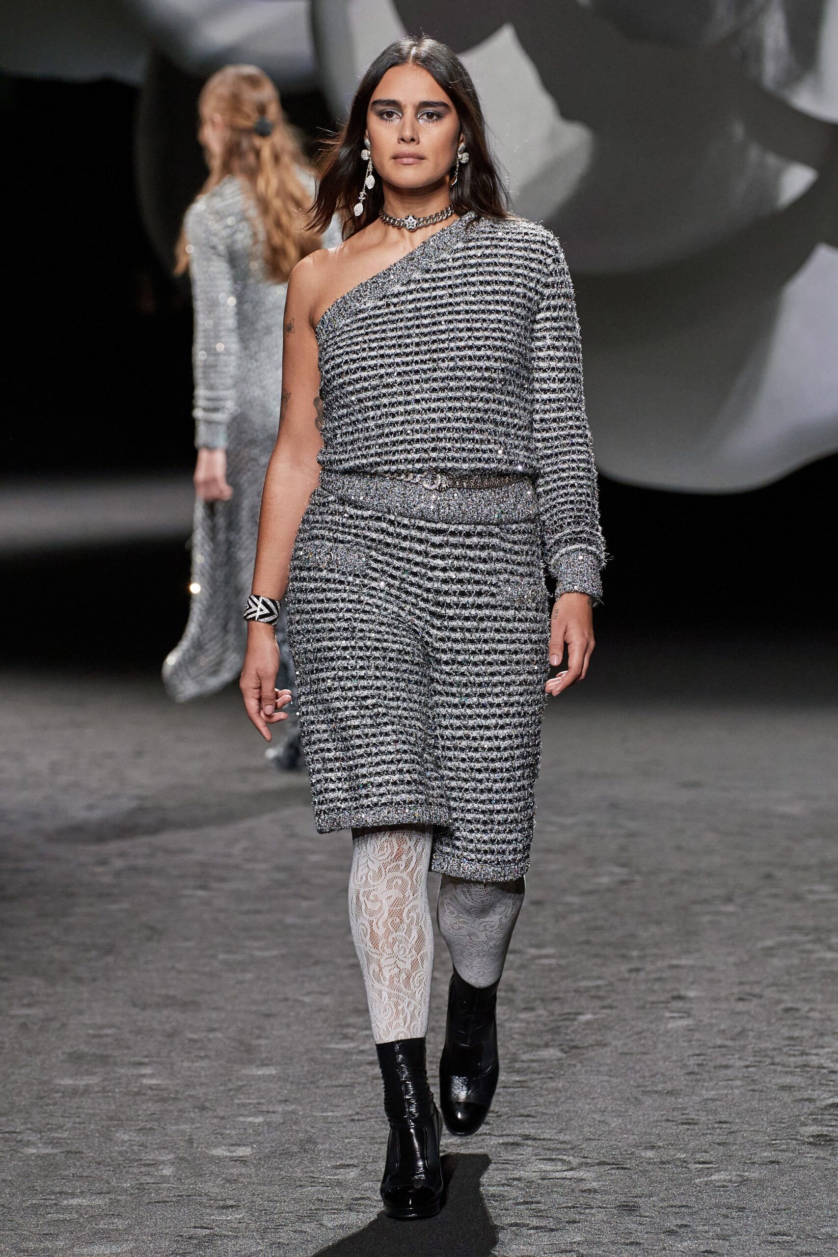 Chanel F/W 23 Look 445