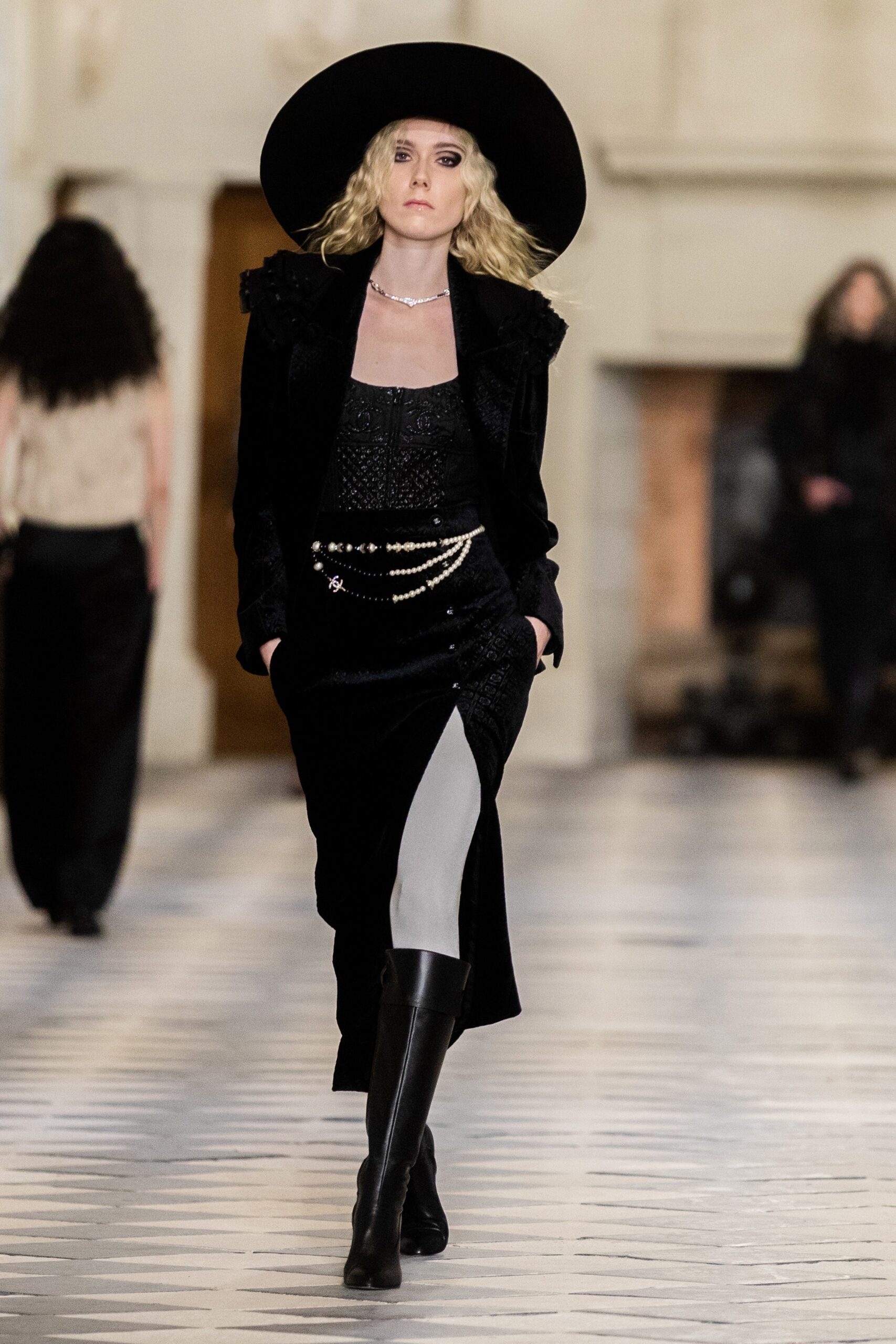 Chanel F/W 21 Look 559