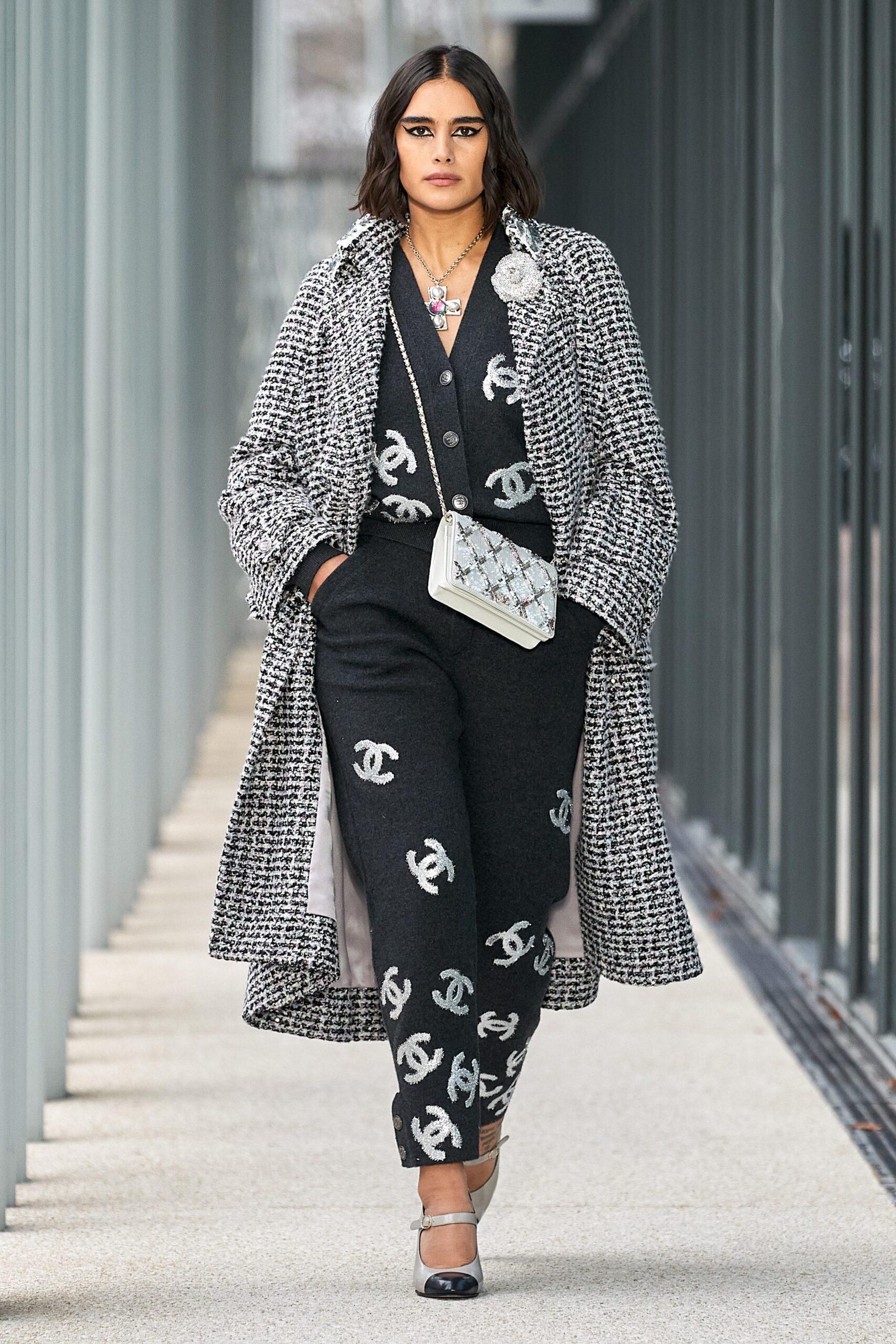 Chanel F/W 22 Look 499