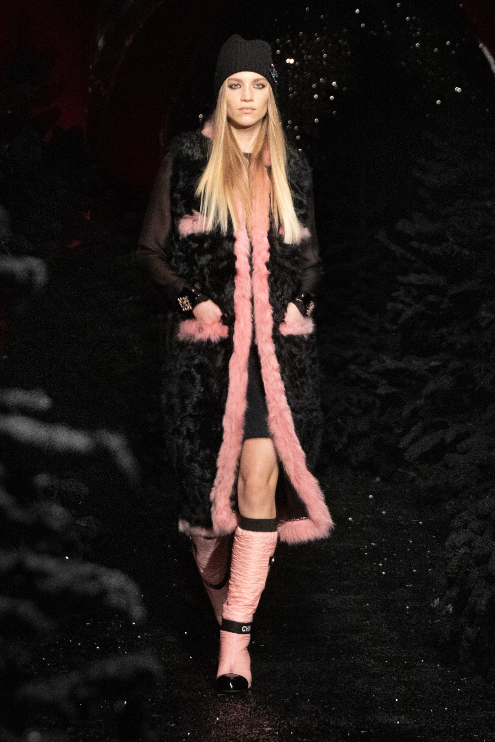 Chanel F/W 21 Look 528