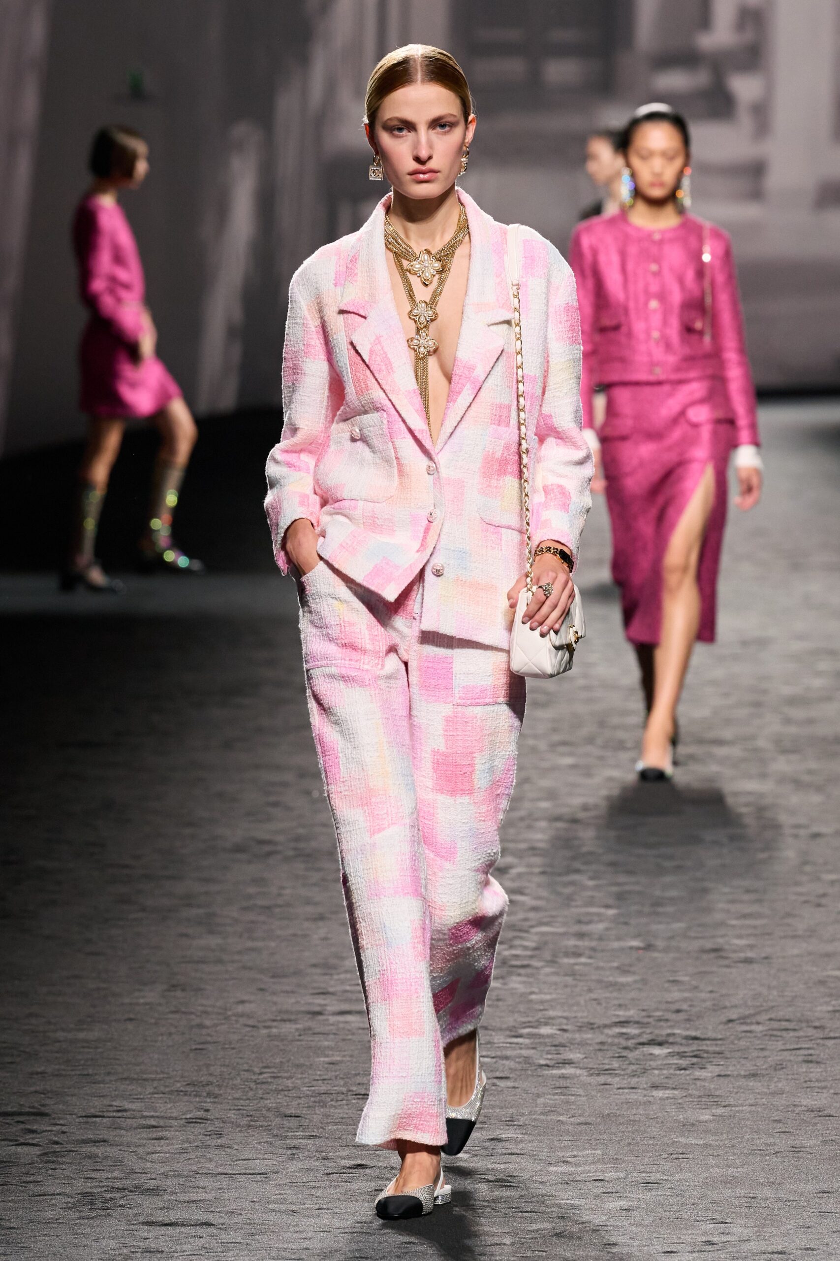 Chanel S/S 23 Look 527