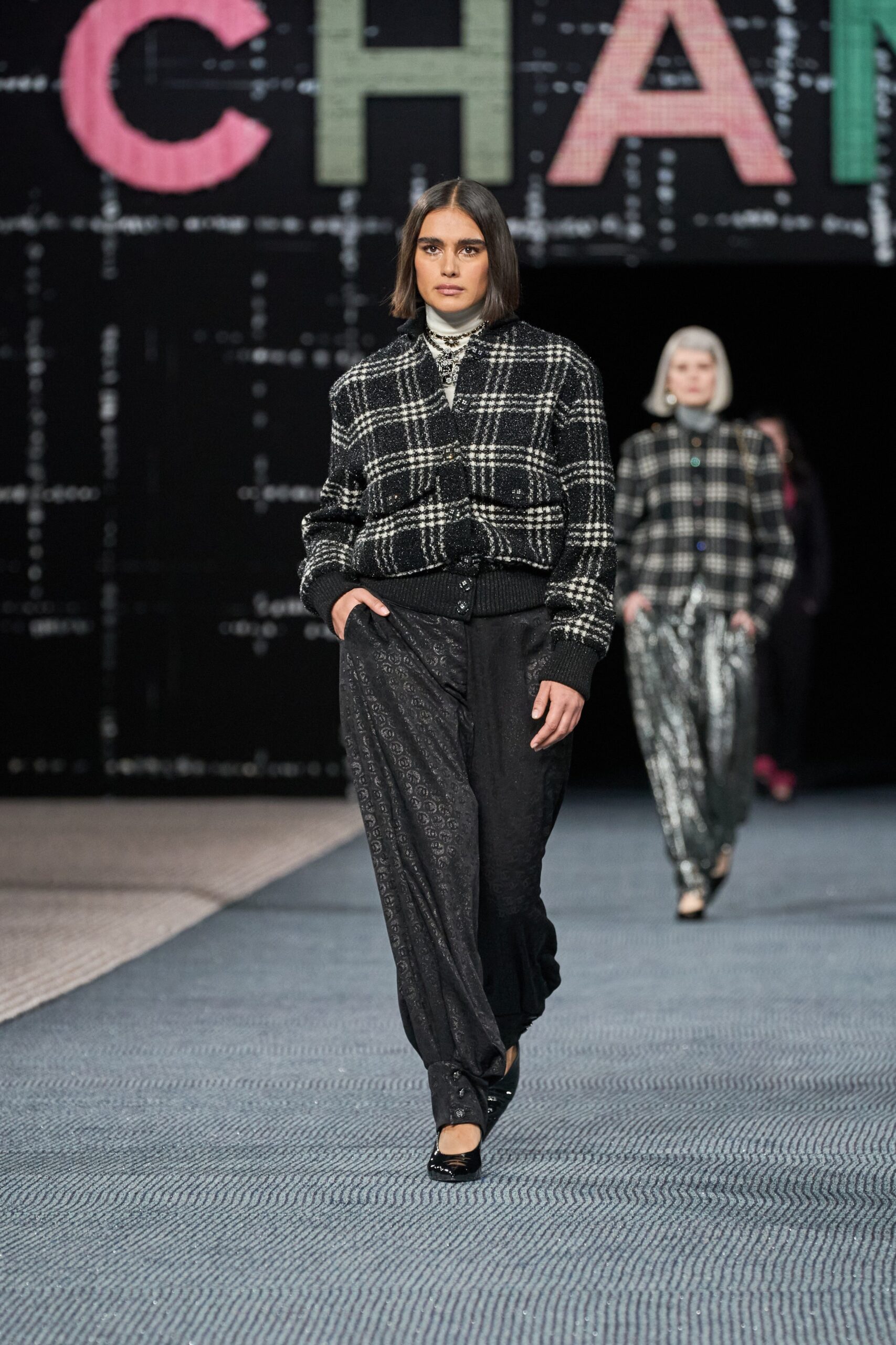 Chanel F/W 22 Look 572