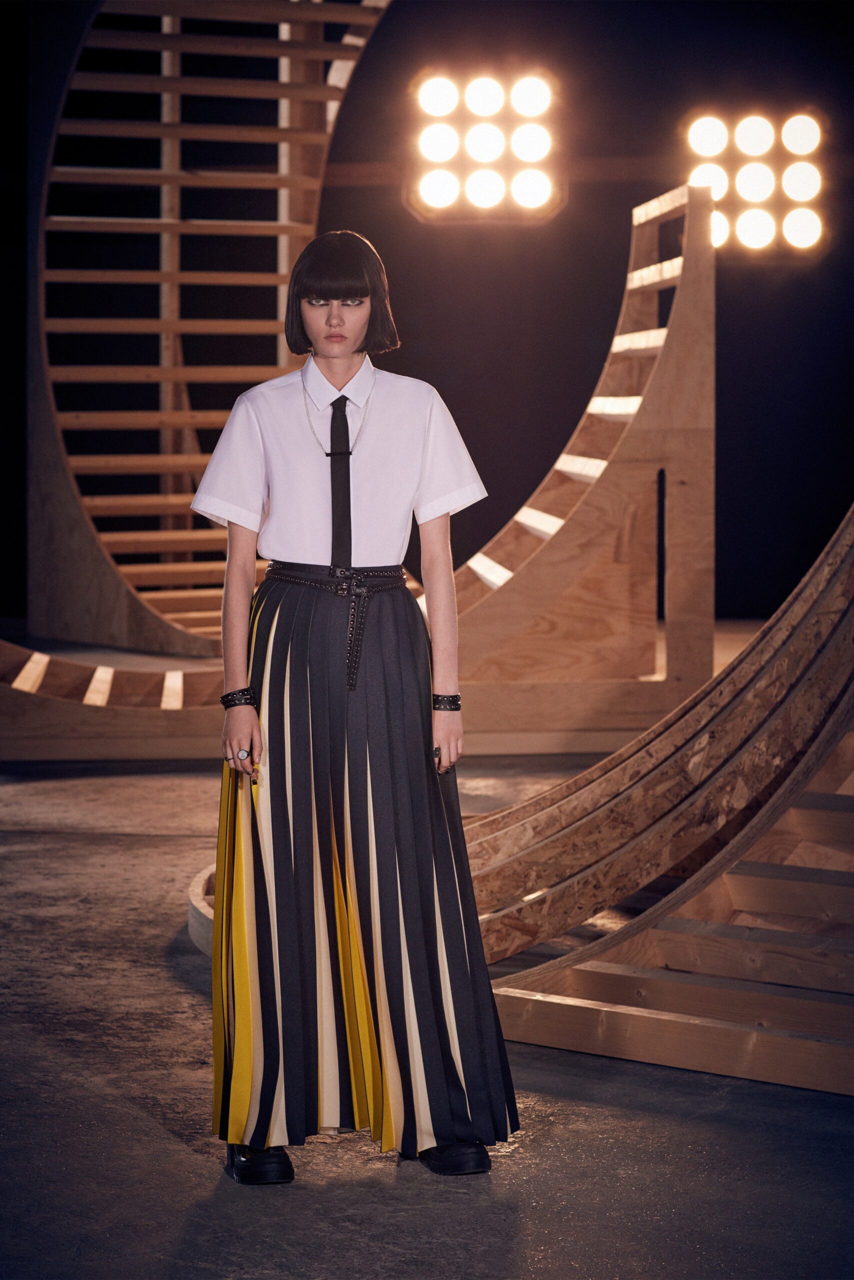 Christian Dior F/W 22 Look 595