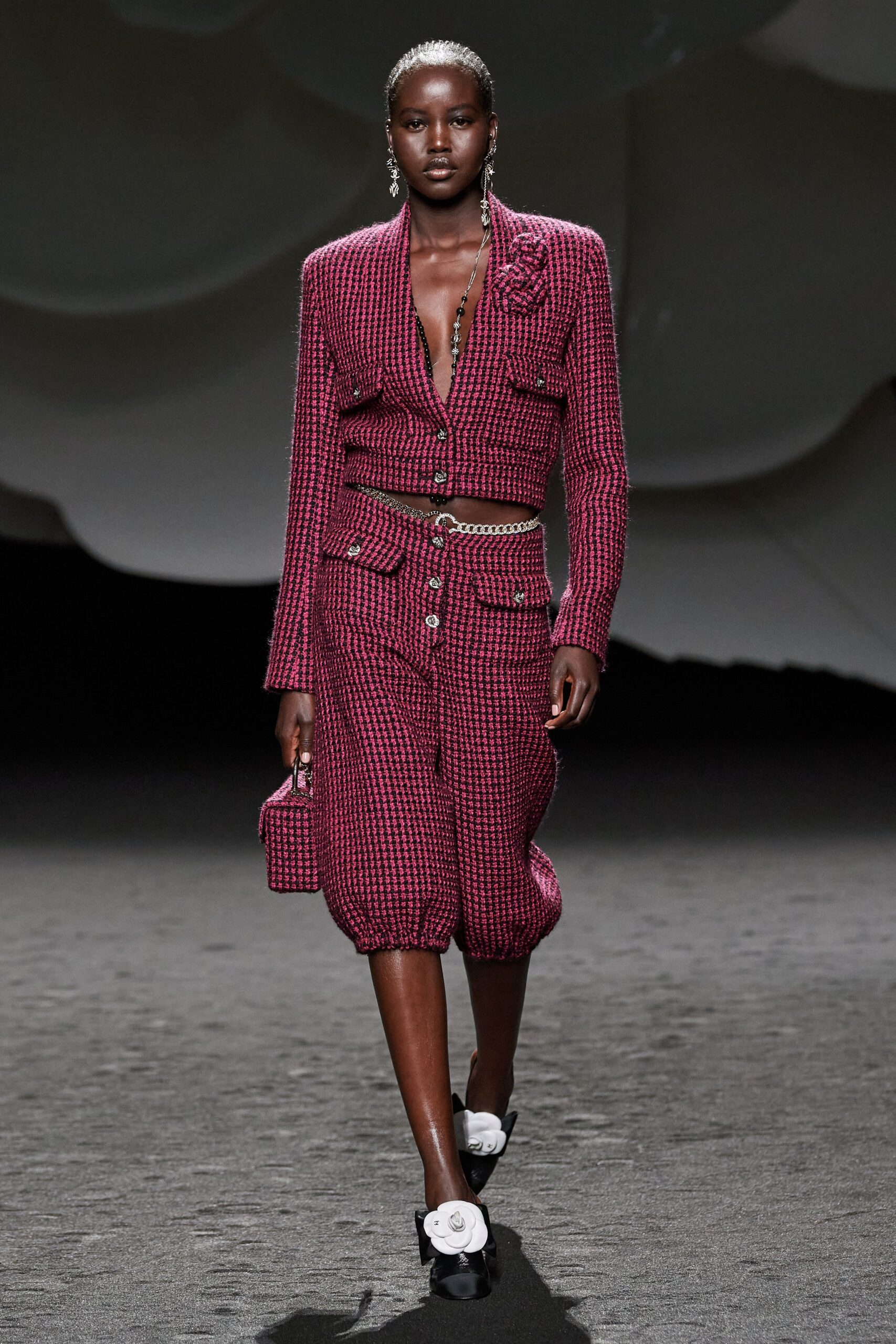 Chanel F/W 23 Look 565