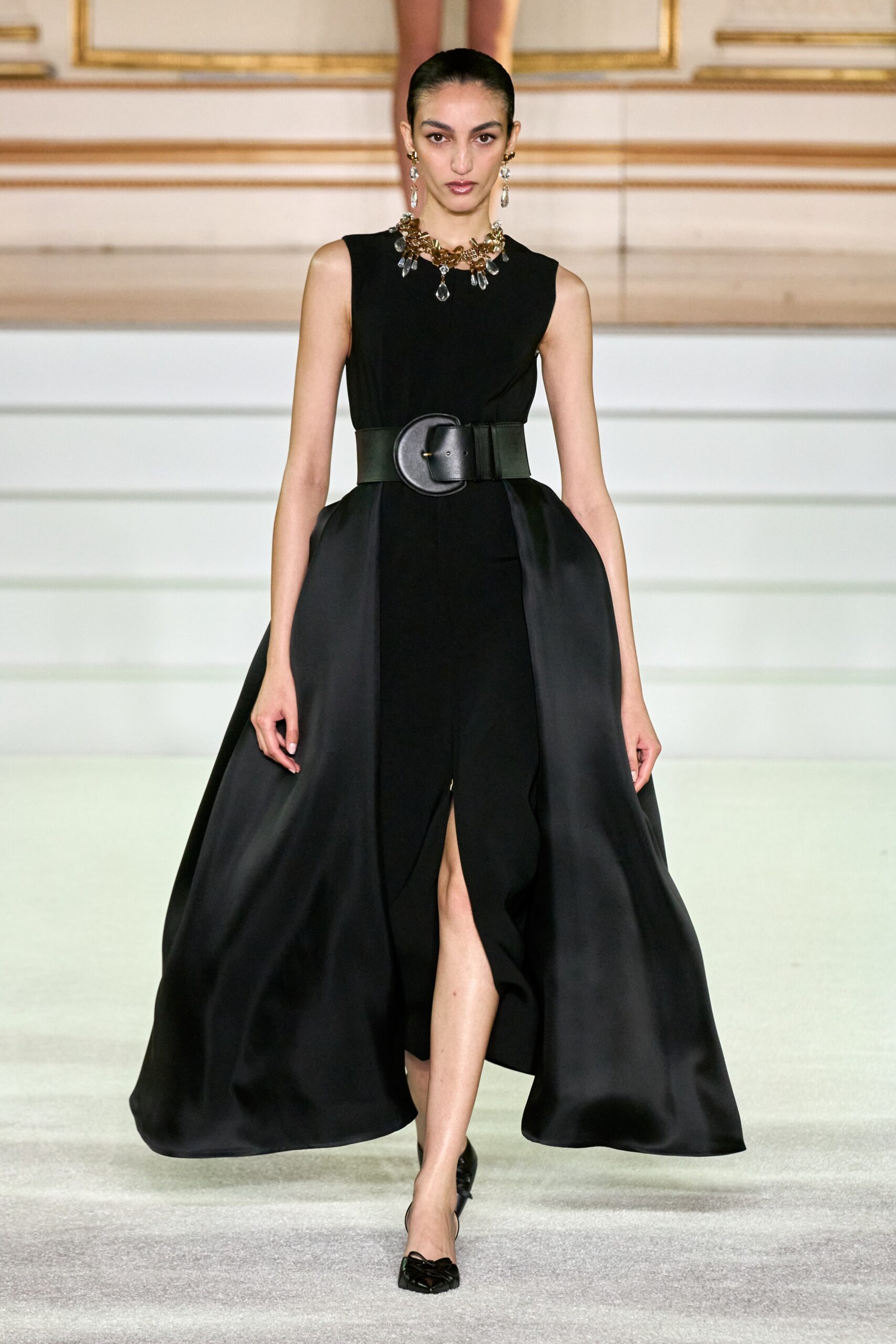 Carolina Herrera F/W 23 Look 499