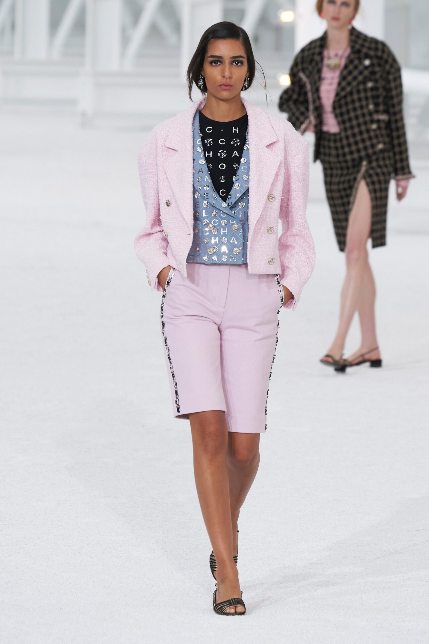 pink unknown tailored straight-leg embellished short shorts