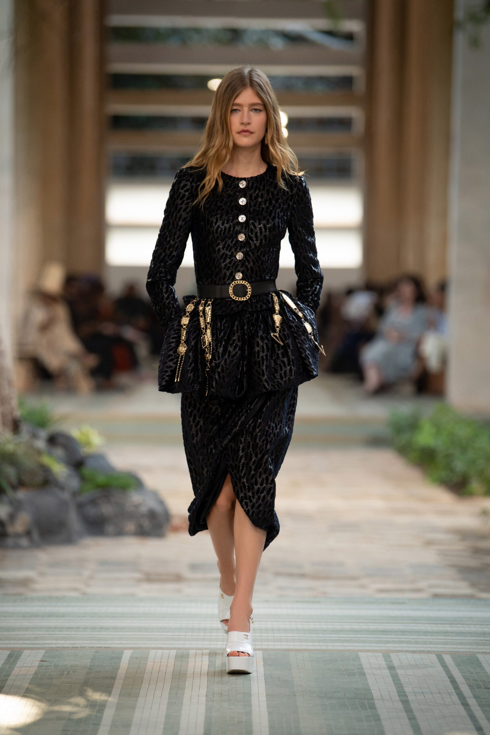 Chanel F/W 23 Look 710