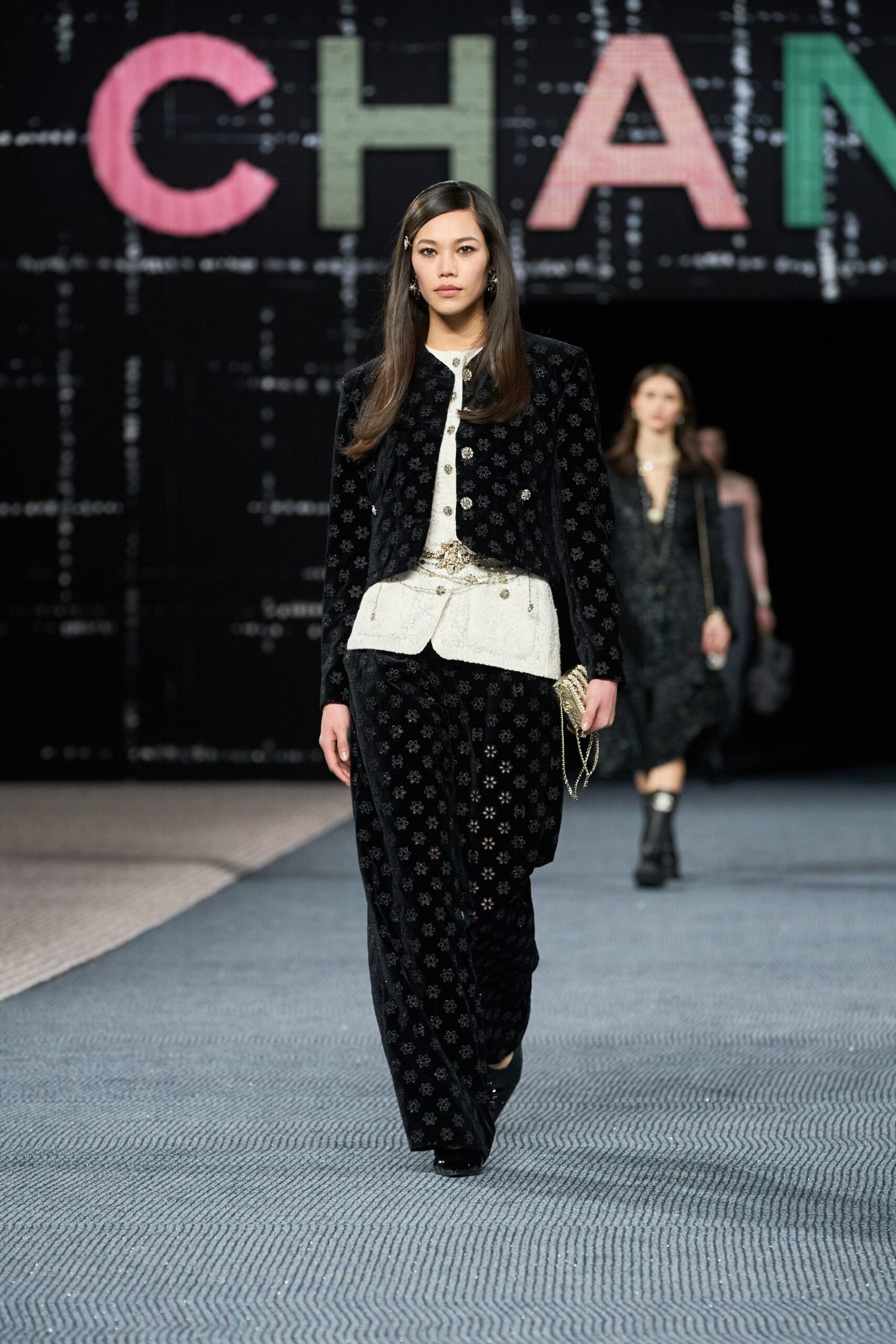 Chanel F/W 22 Look 744