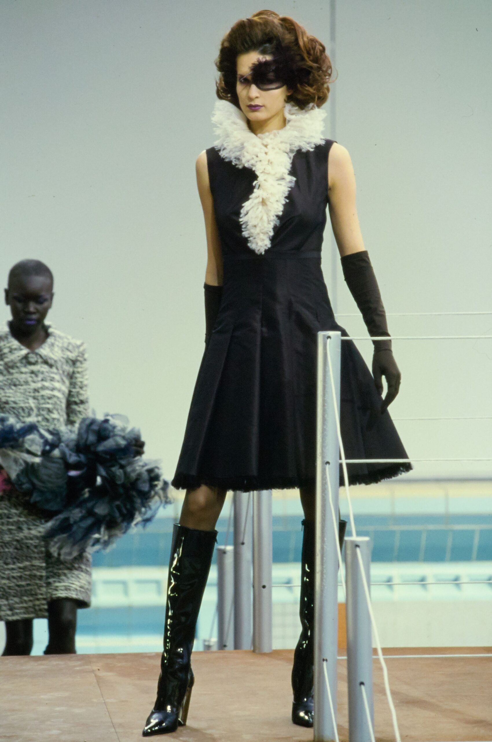 Chanel F/W 00 Couture Look 15