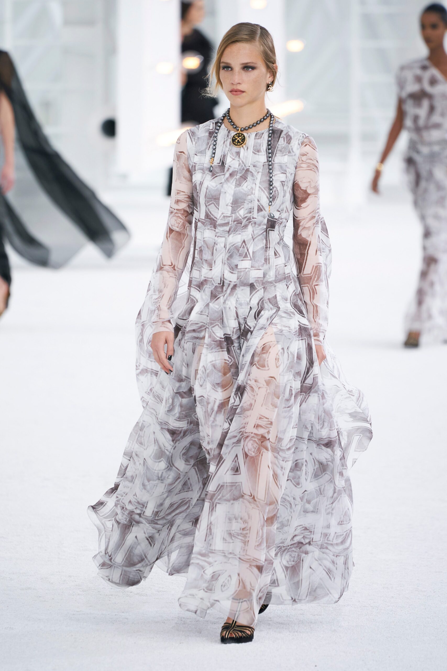 Chanel S/S 21 Look 976