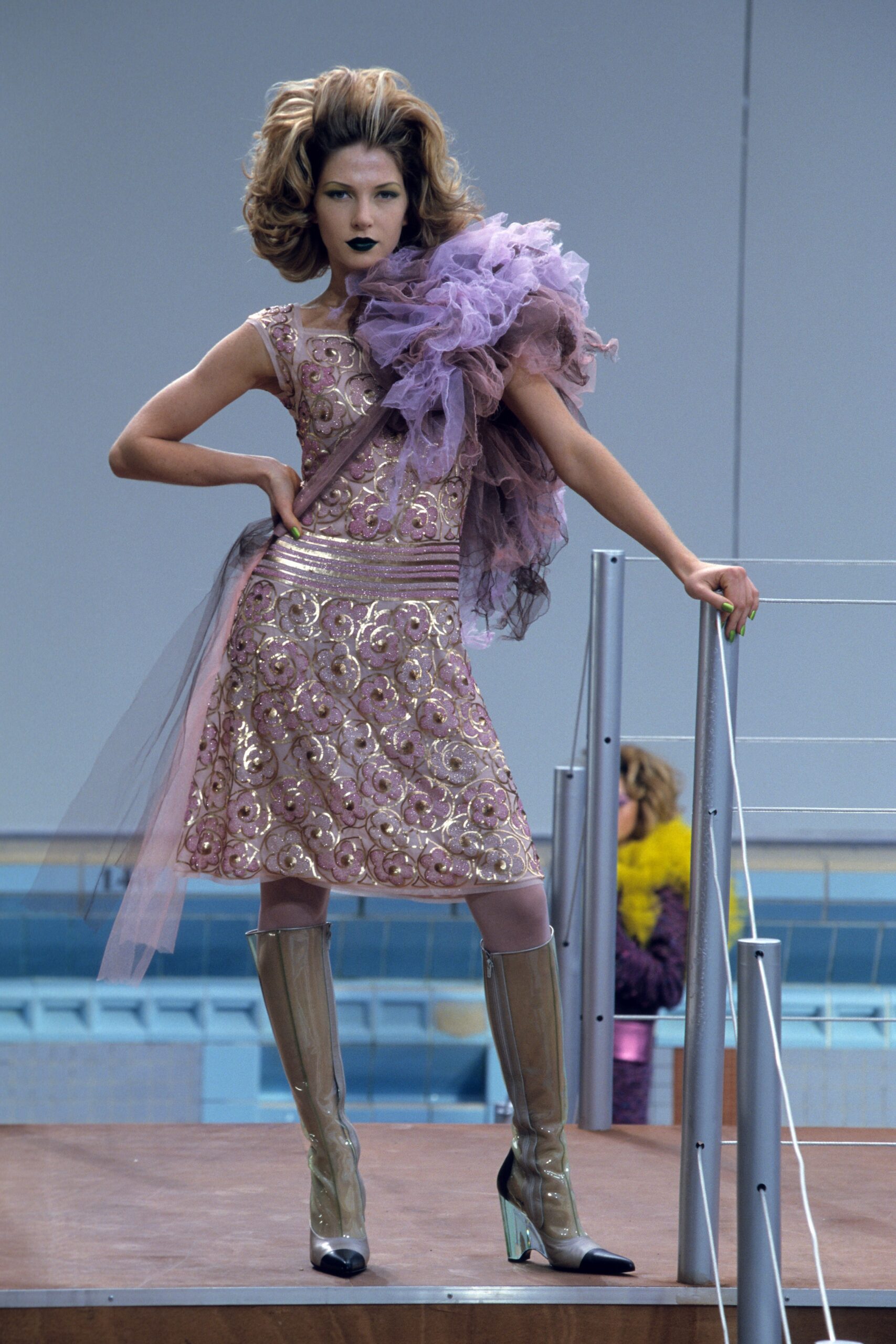 Chanel F/W 00 Couture Look 100