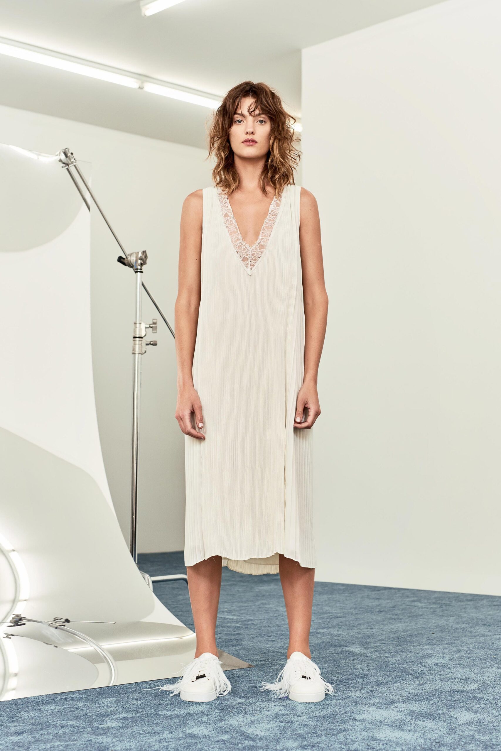 lace-trim pleated ivory midi dress