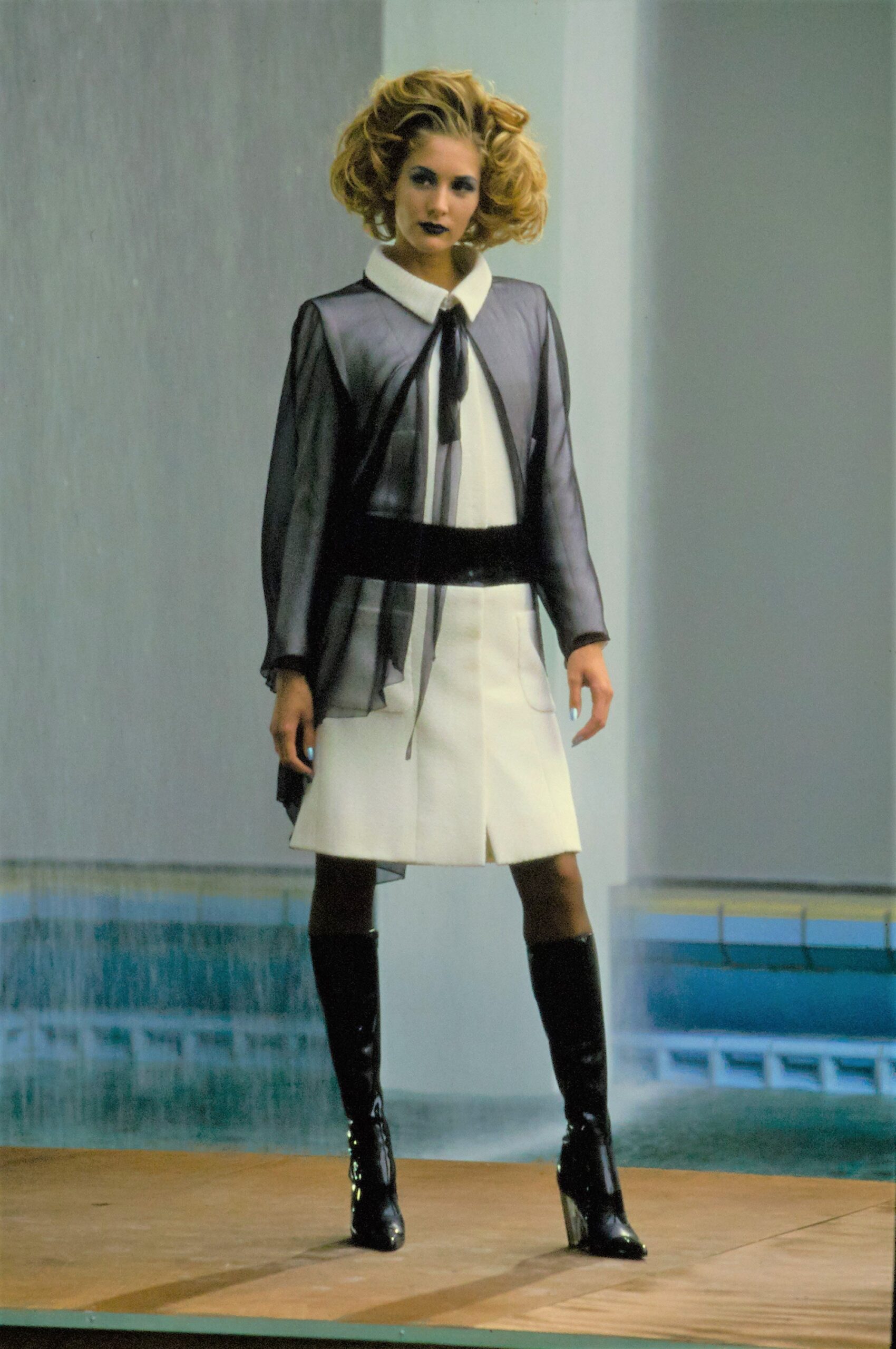Chanel F/W 00 Couture Look 374