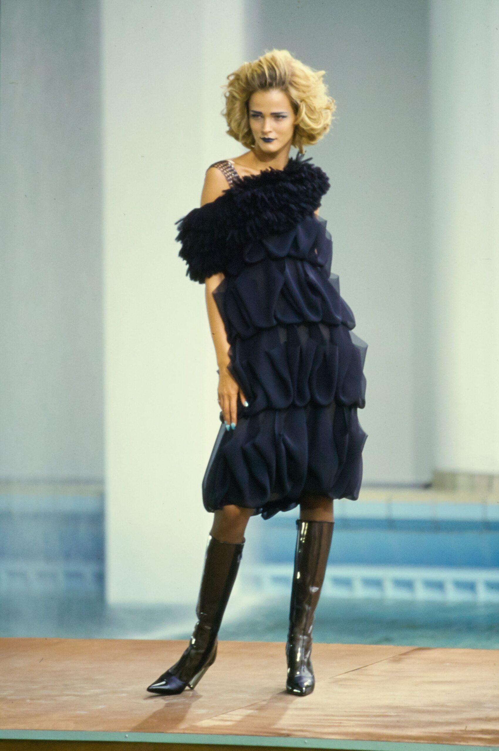 Chanel F/W 00 Couture Look 390
