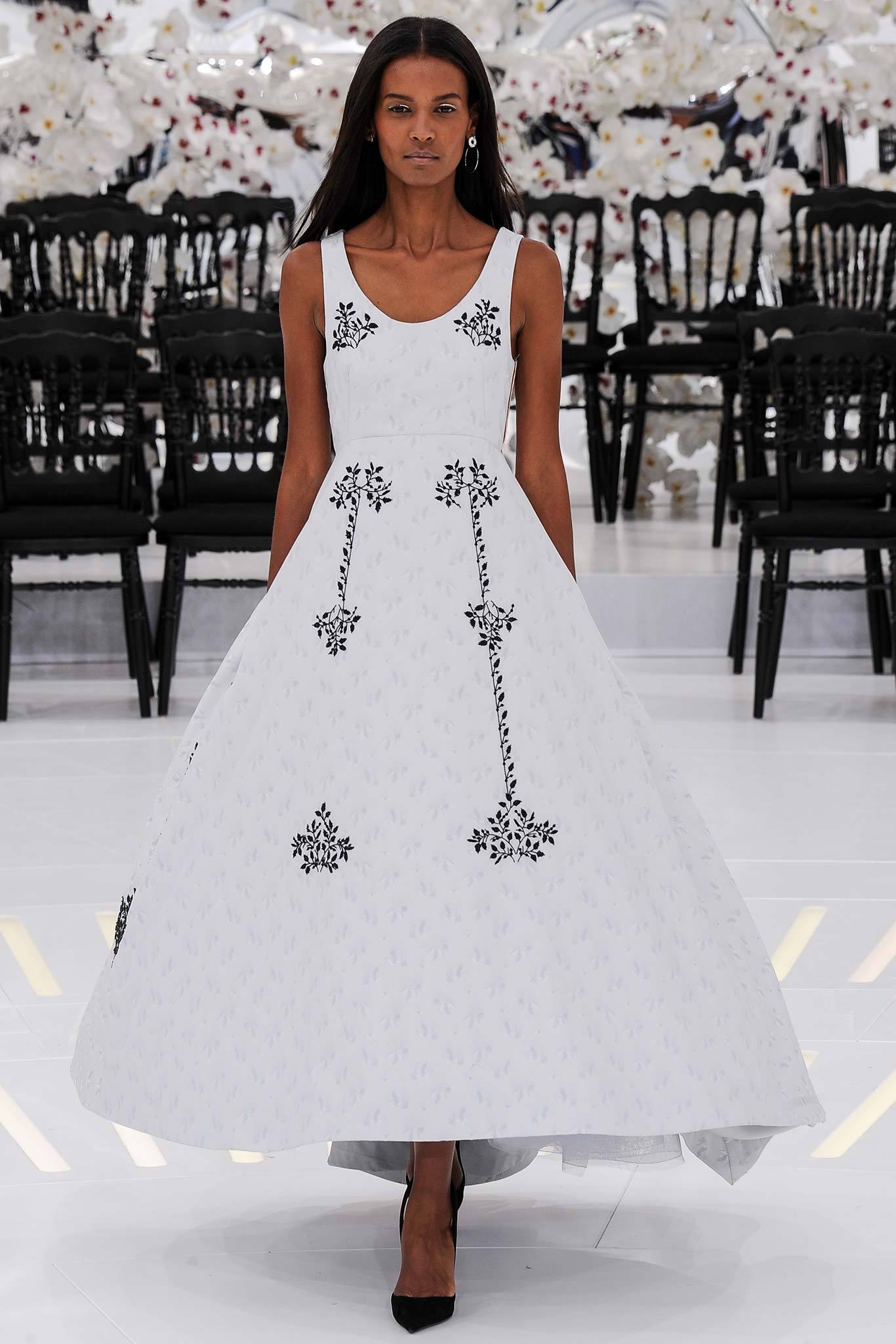 white unknown sleeveless scoop-neck structured embroidered a-line gown