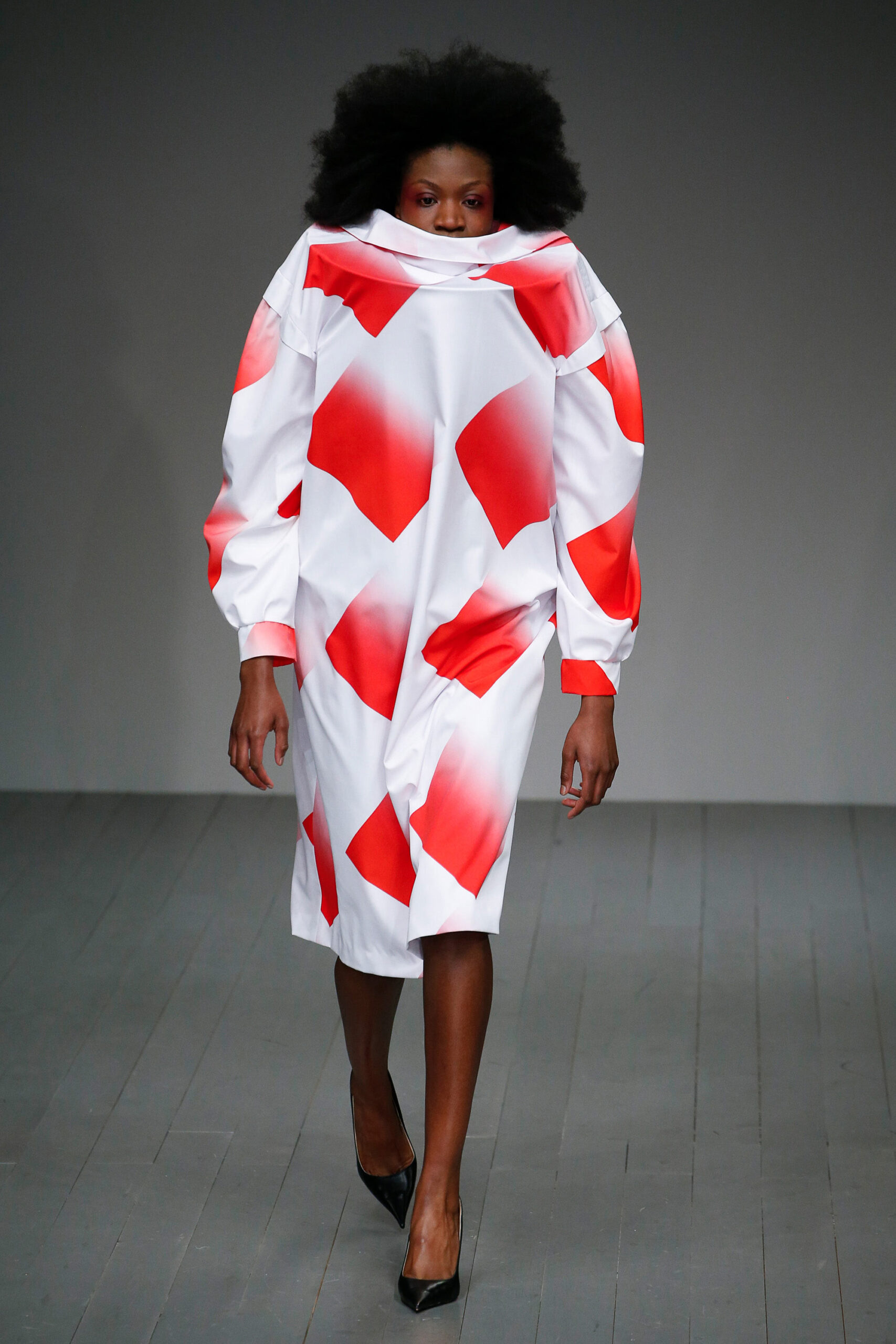 white unknown long-sleeve high-neck oversized printed draped midi-dress