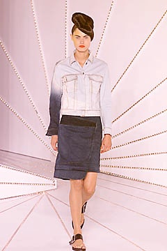 Chalayan S/S 01 Look 111