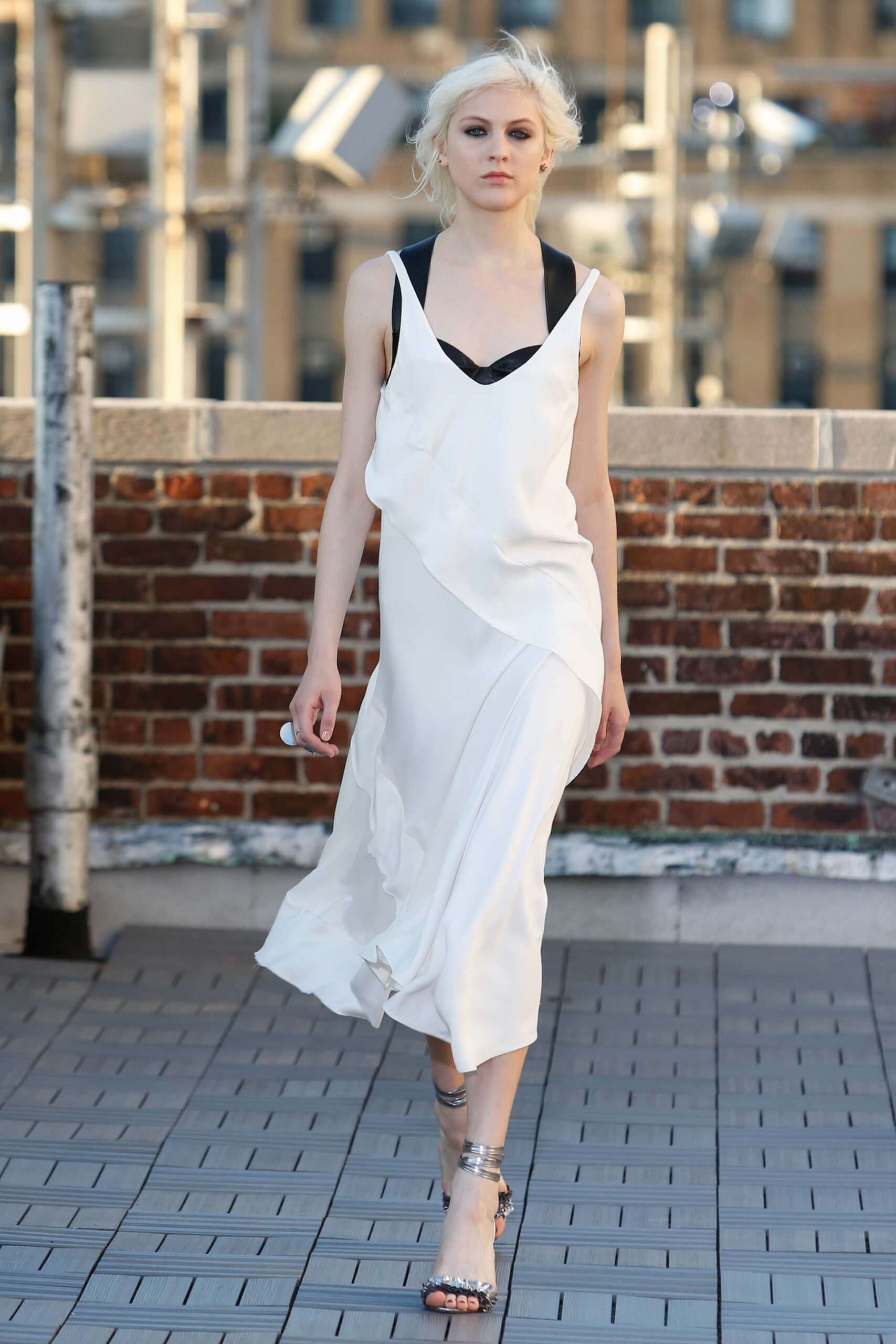 Cédric Charlier Resort 17 Look 330