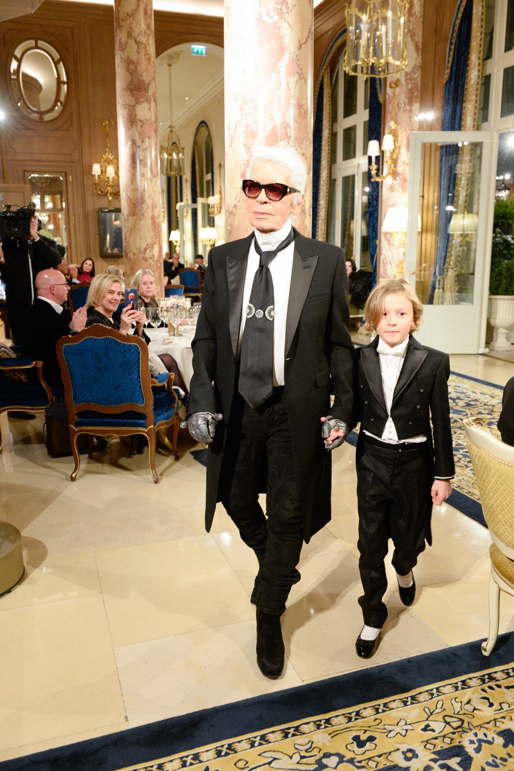 Chanel F/W 17 Look 1085