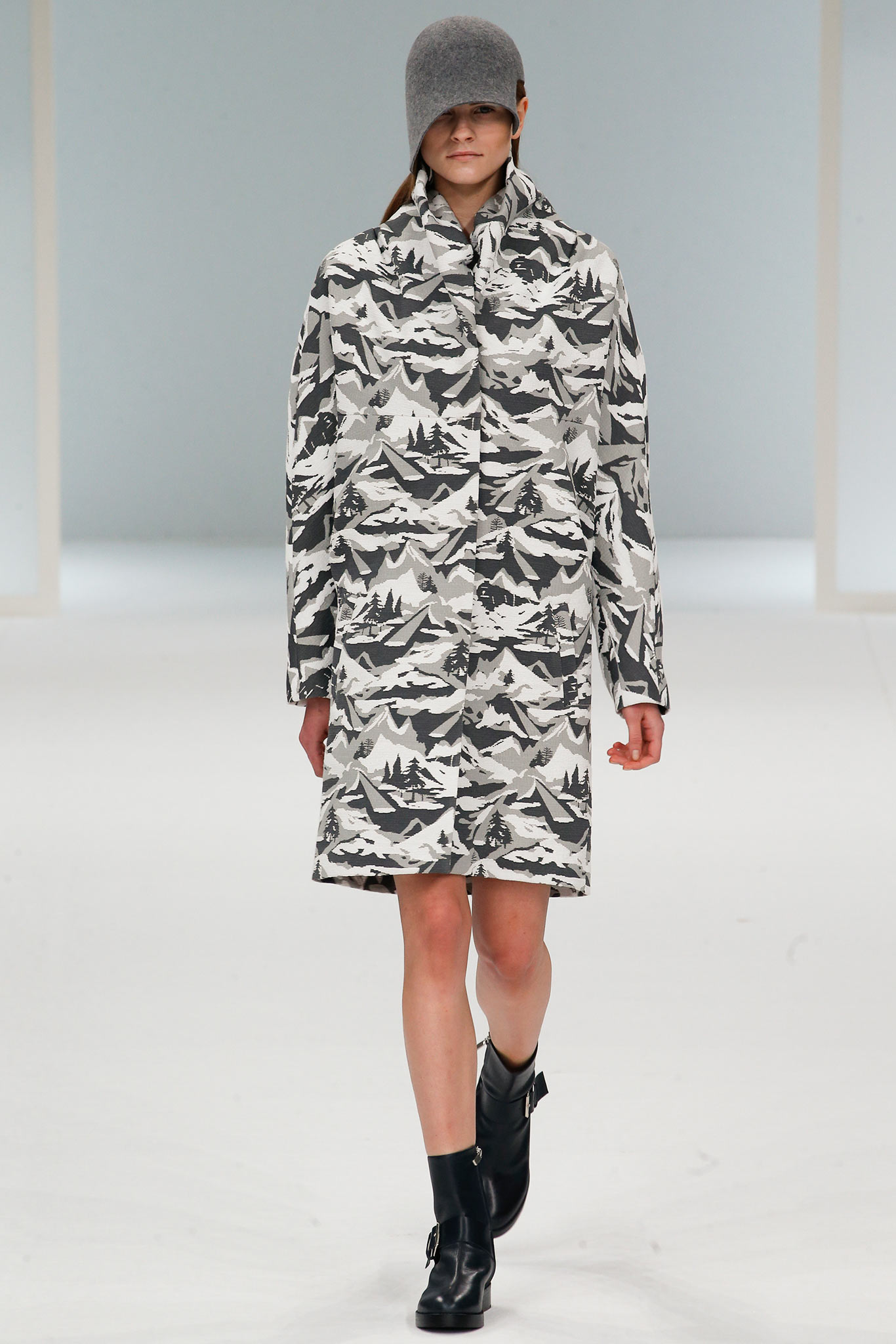 Chalayan F/W 15 Look 181