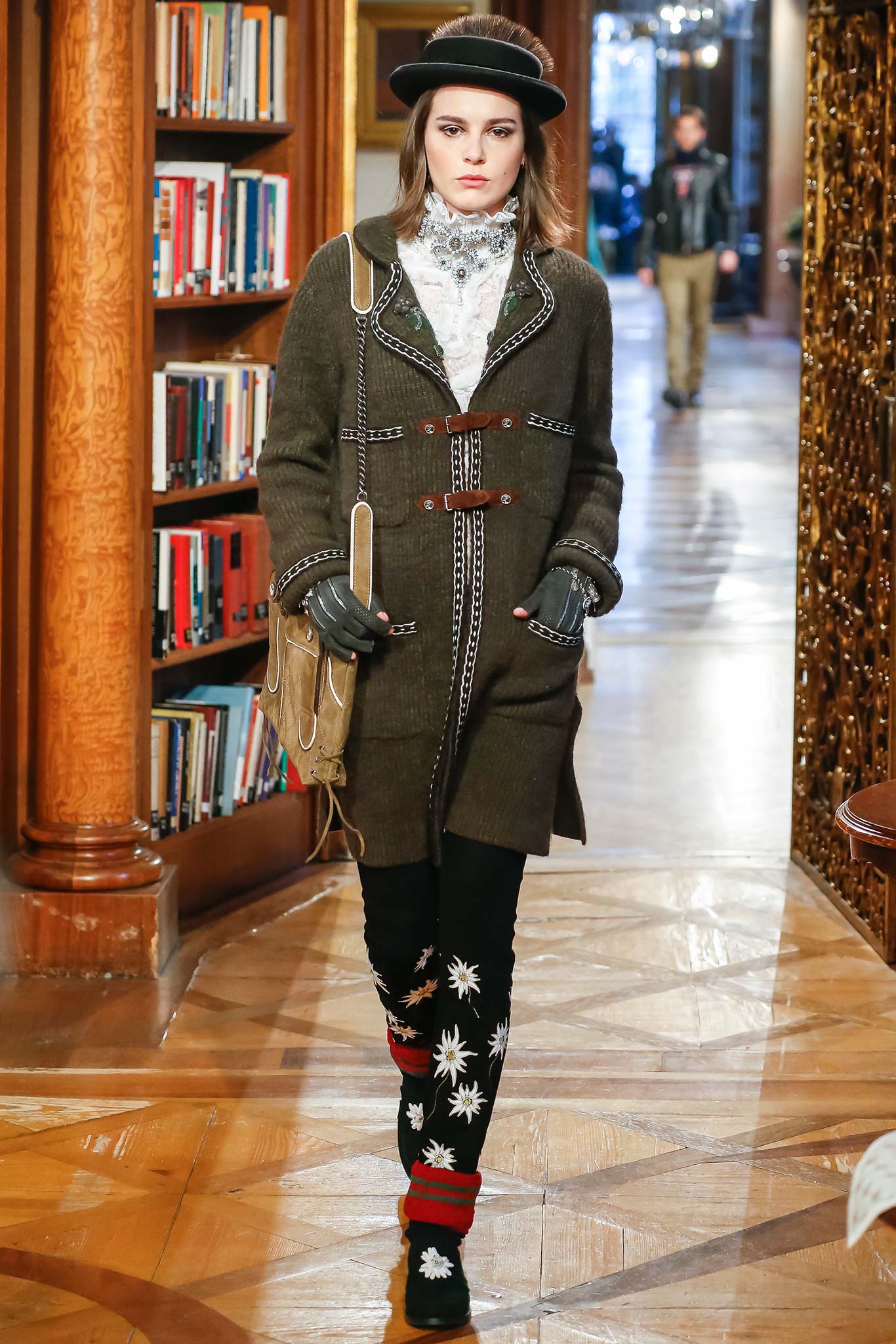 Chanel F/W 15 Look 339