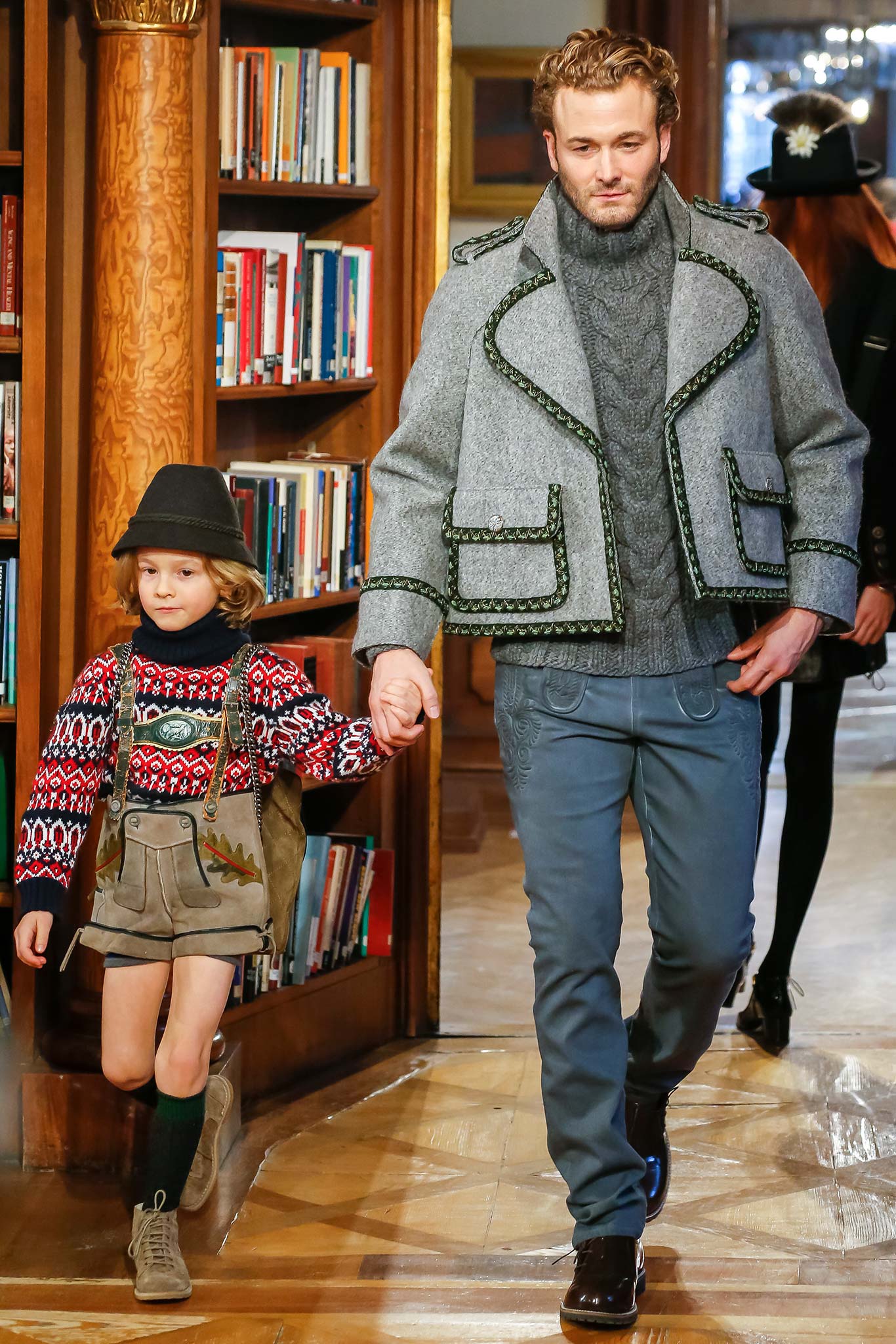 Chanel F/W 15 Look 439