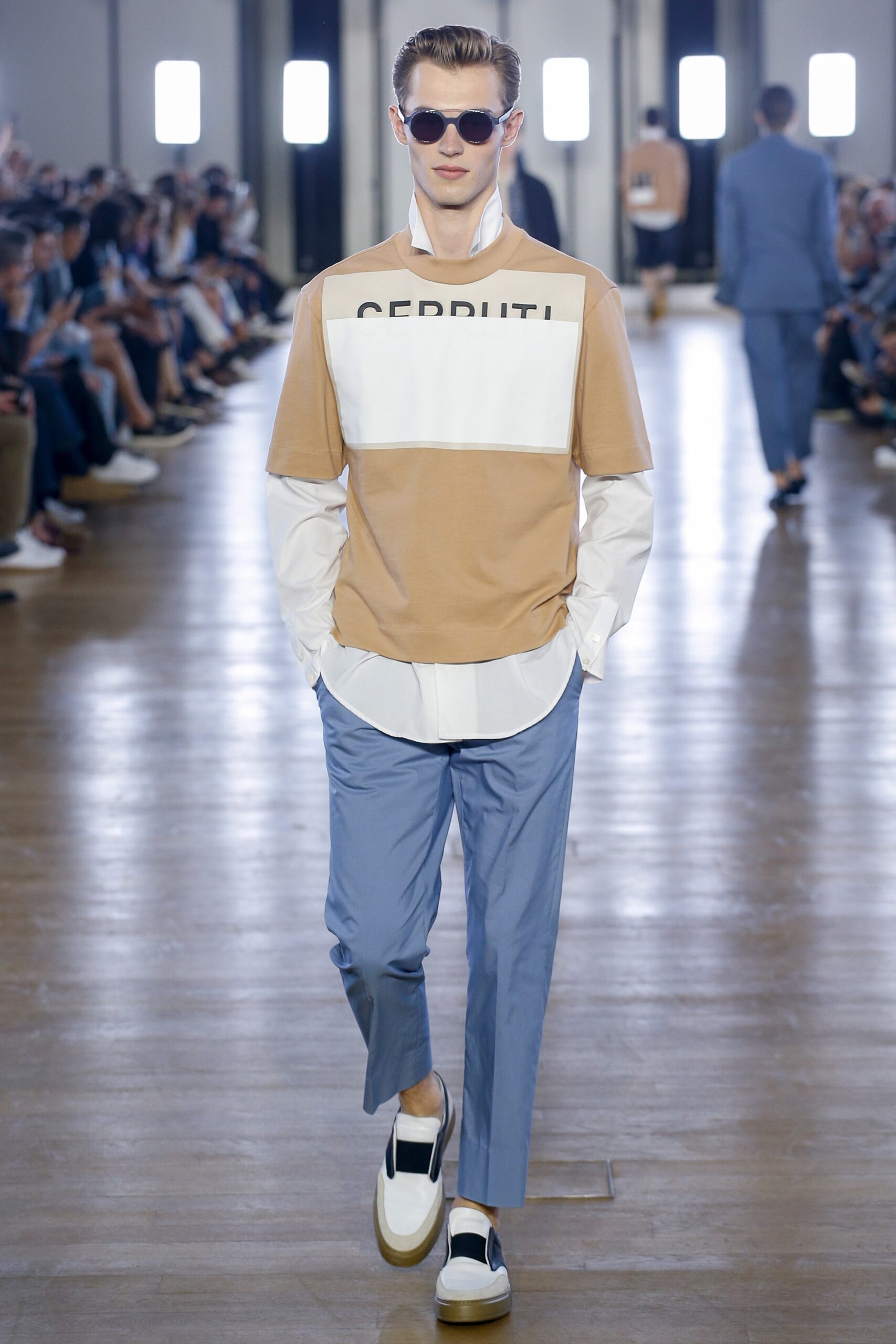 logo panel beige t-shirt