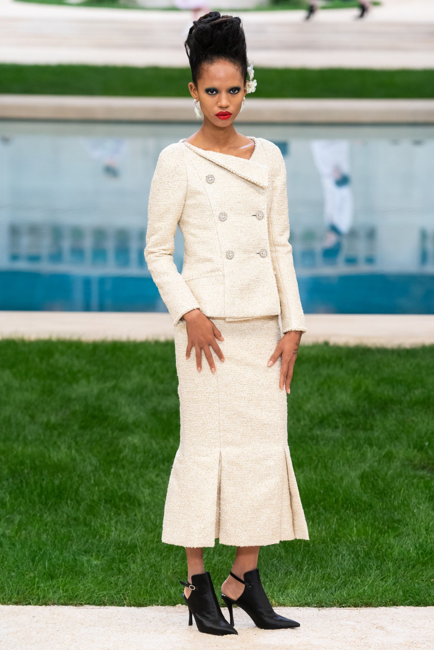 Chanel S/S 19 Couture Look 1